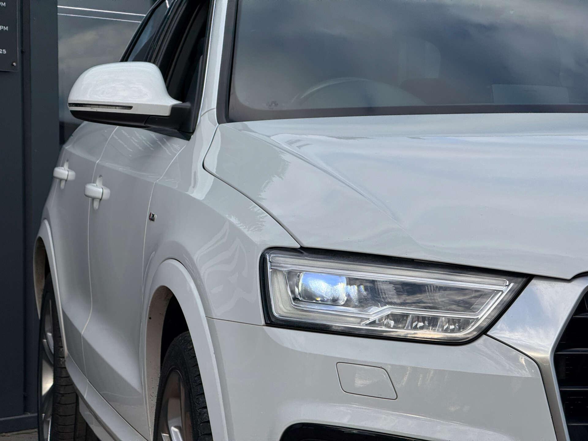 Audi Q3 view 15
