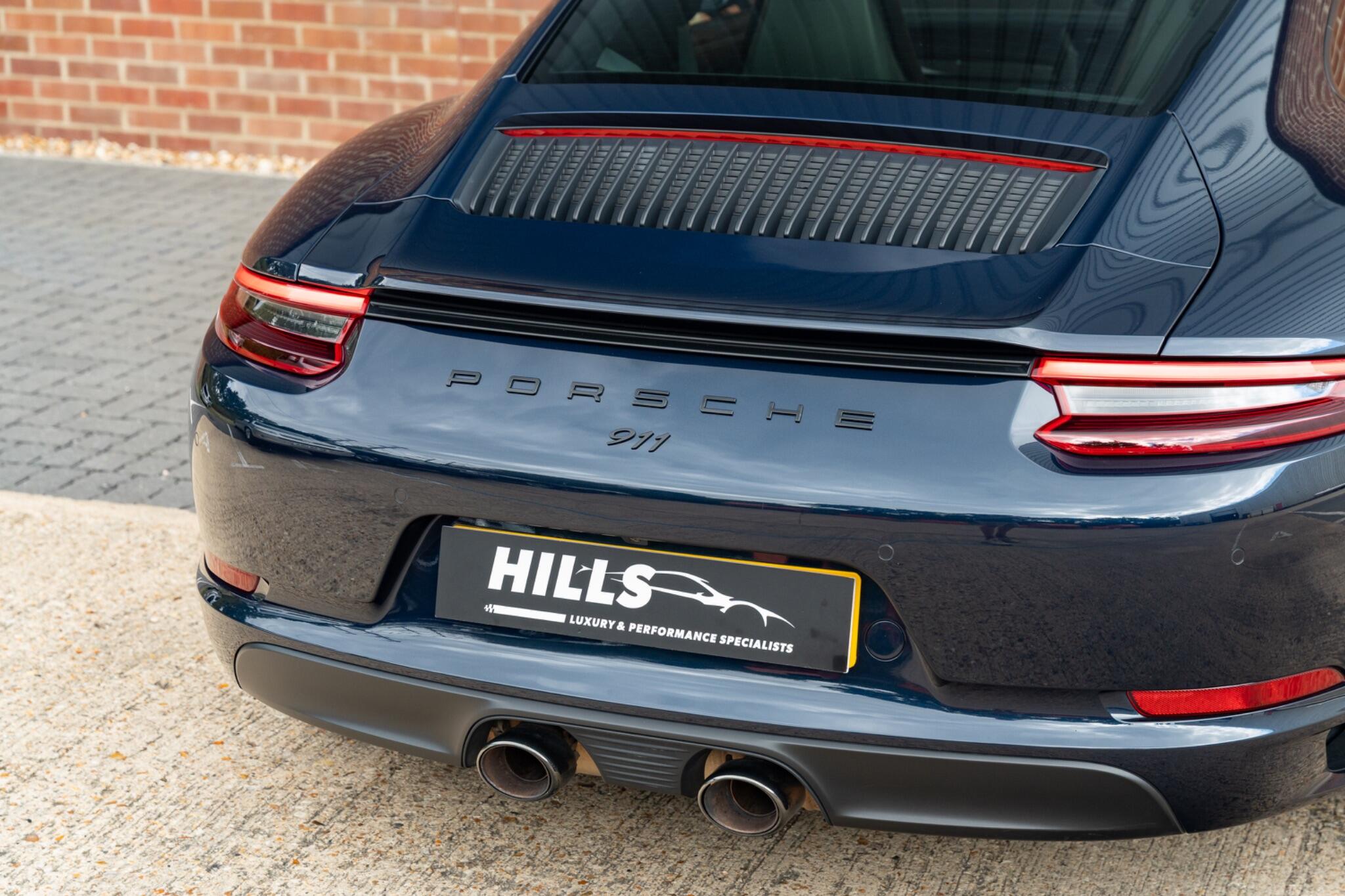 Porsche 911 view 6