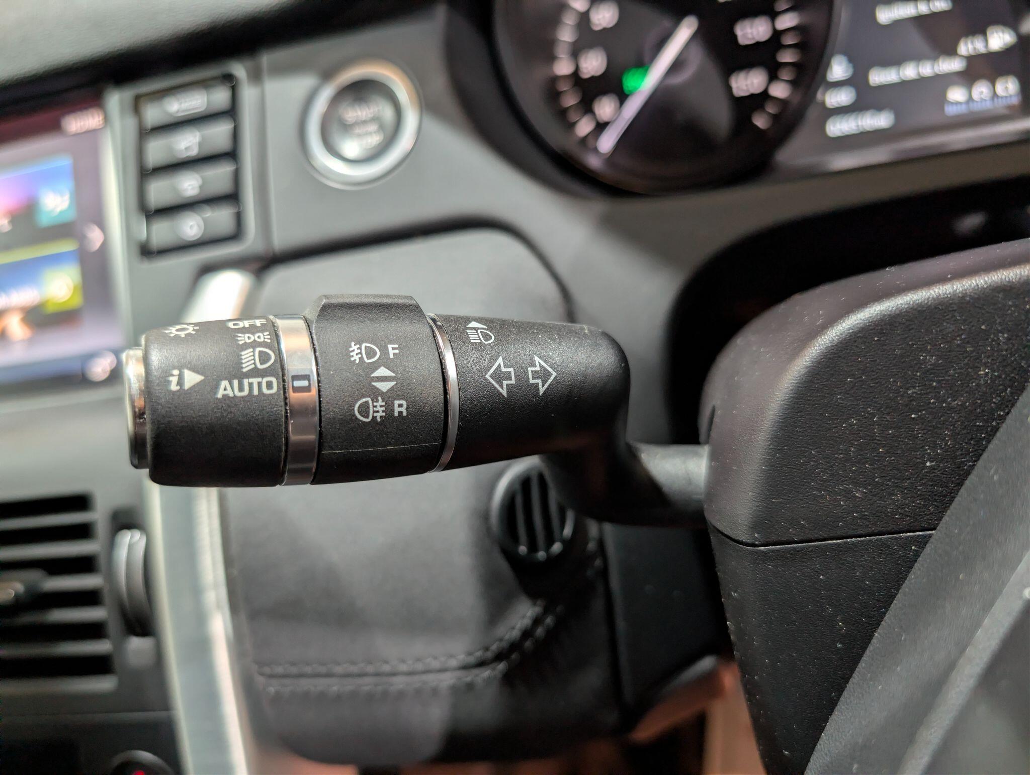 Land Rover Discovery Sport view 22