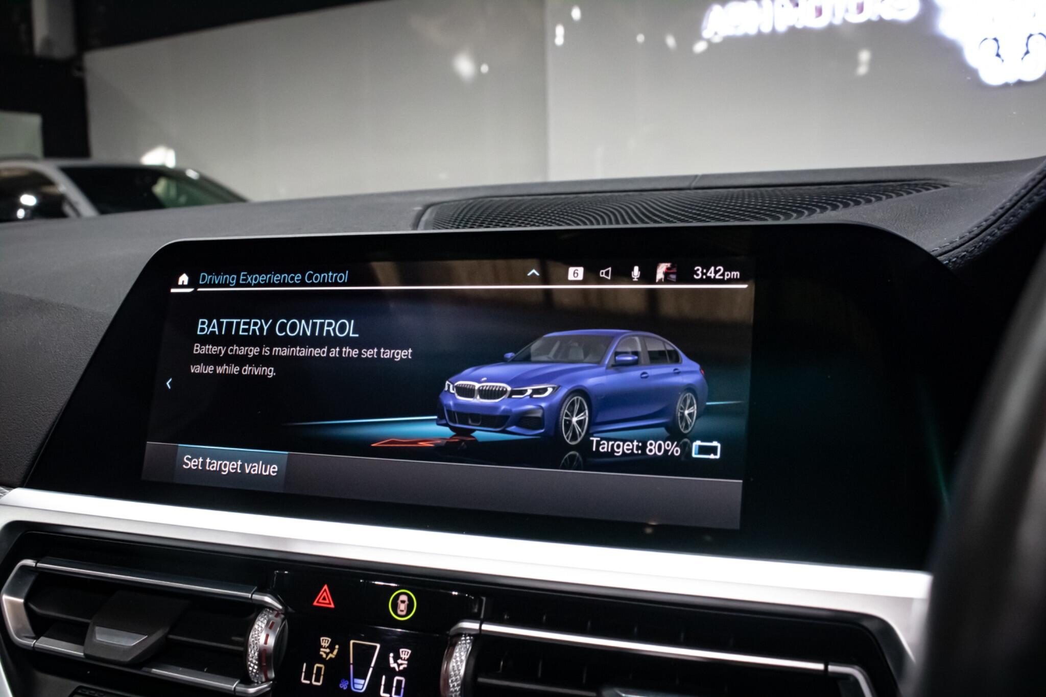 BMW 3 Series view 38