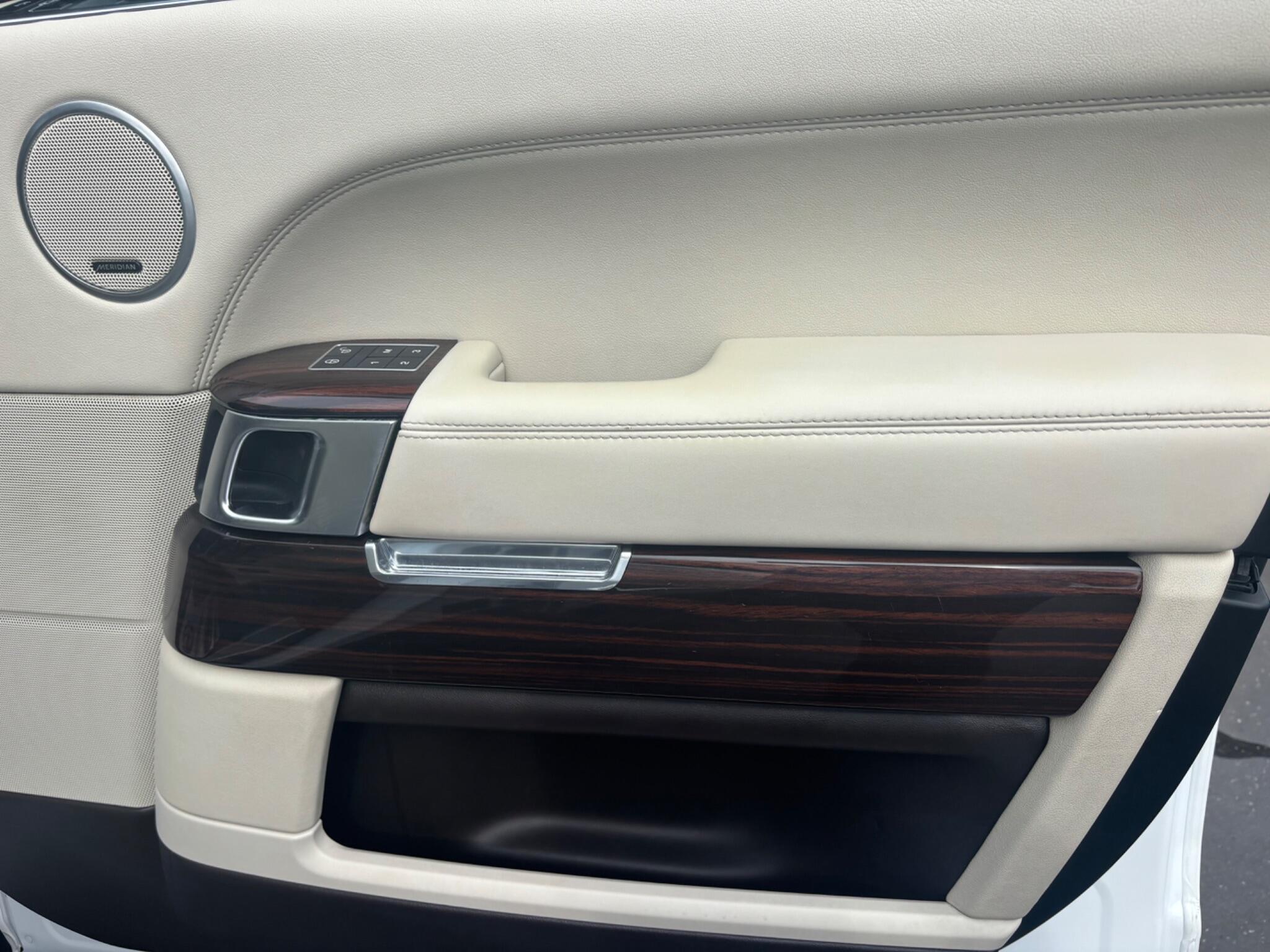Land Rover Range Rover view 29