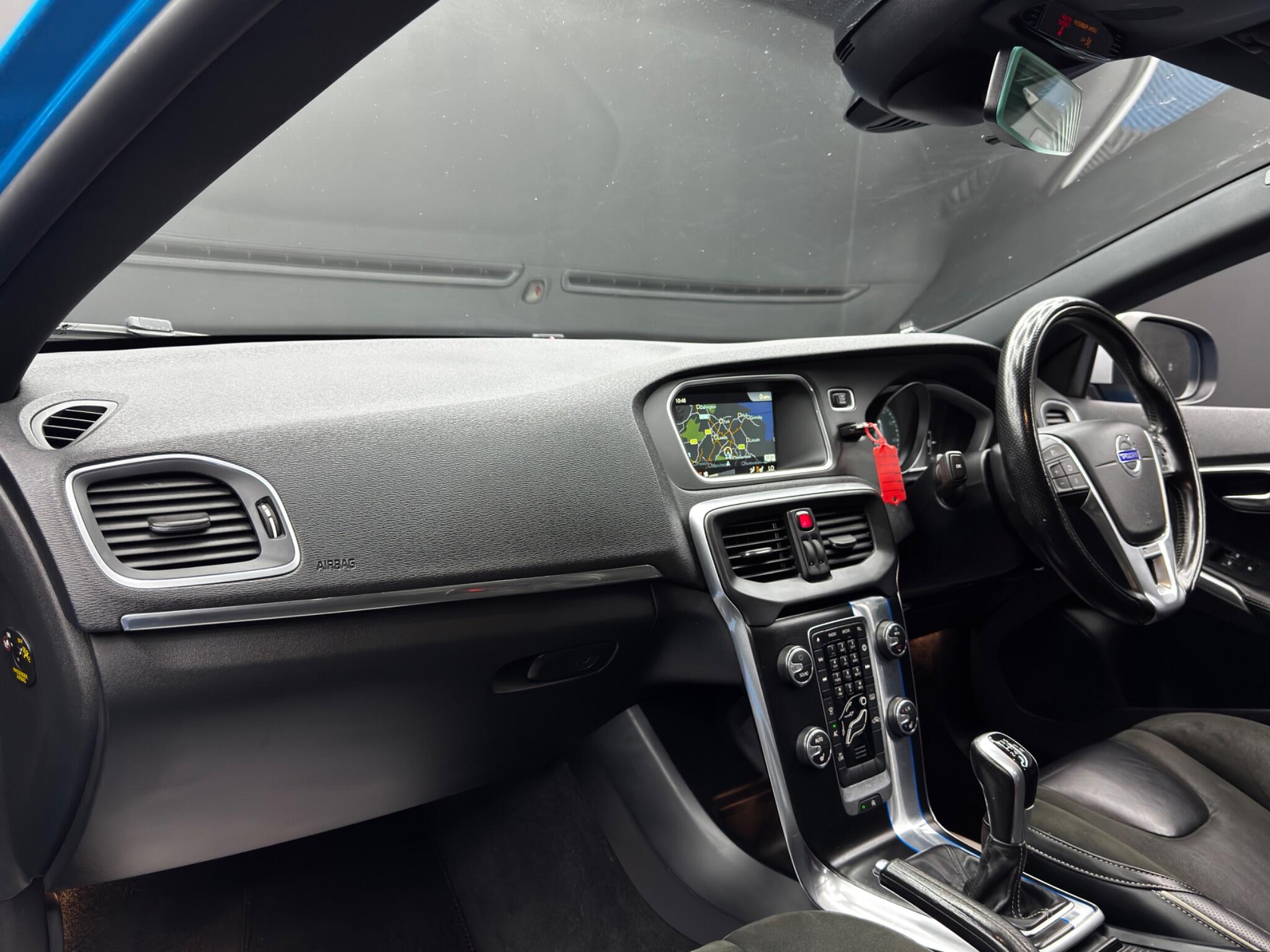 Volvo V40 view 11