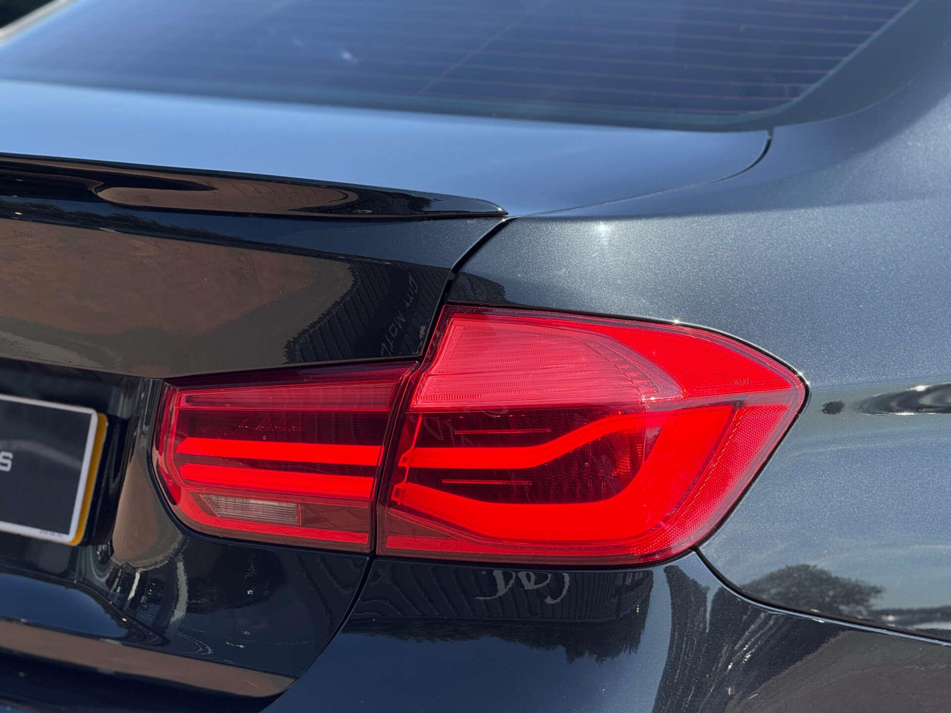 BMW 3 Series view 23