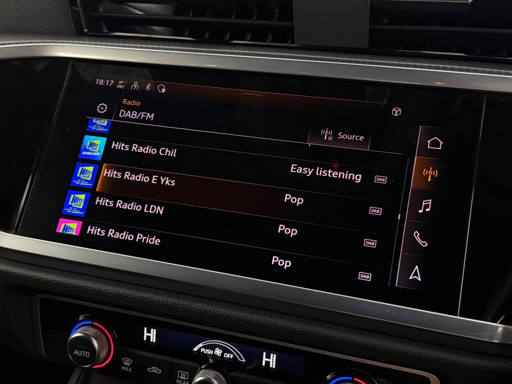 Audi Q3 view 28
