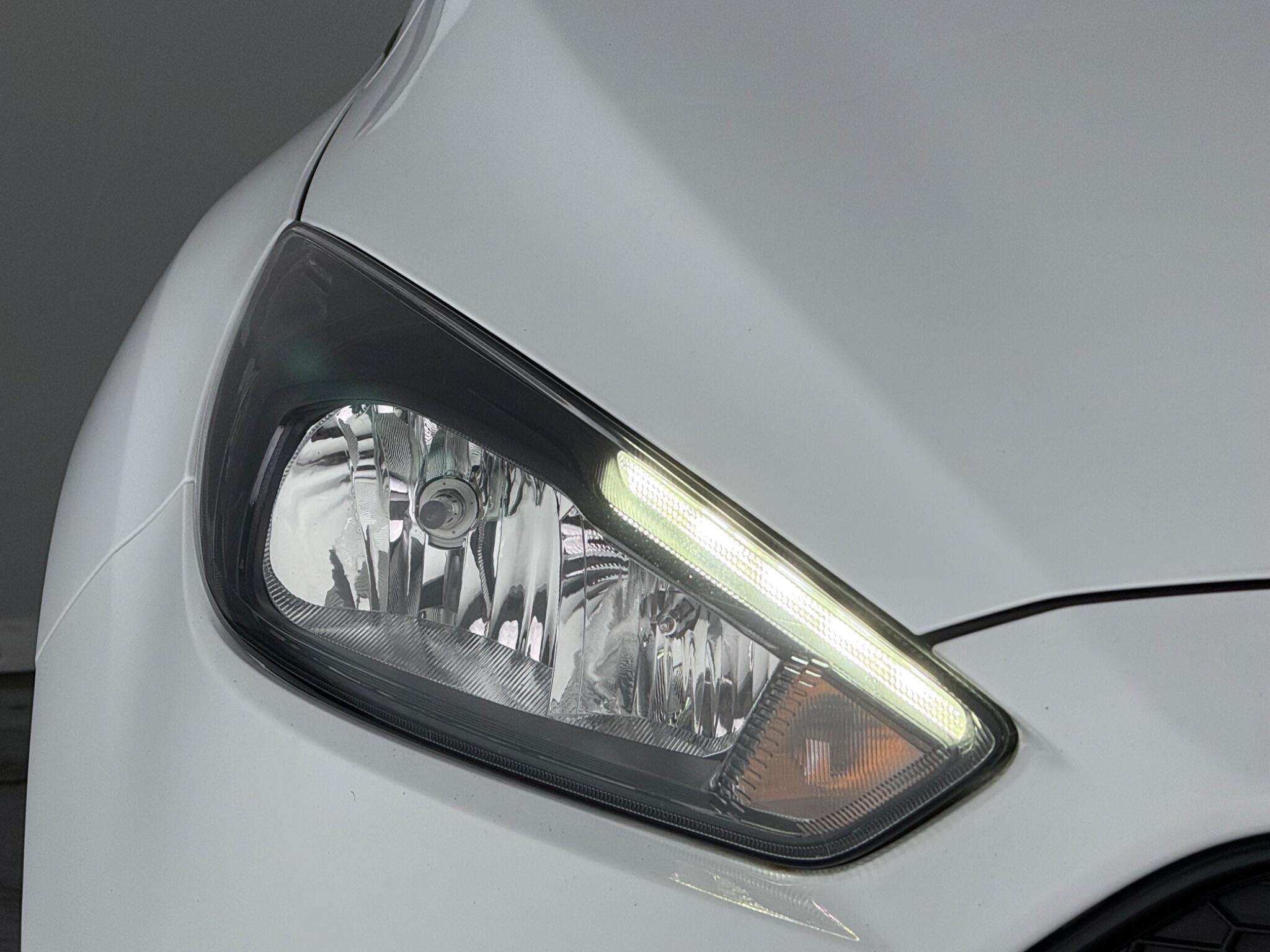 Ford Focus view 4