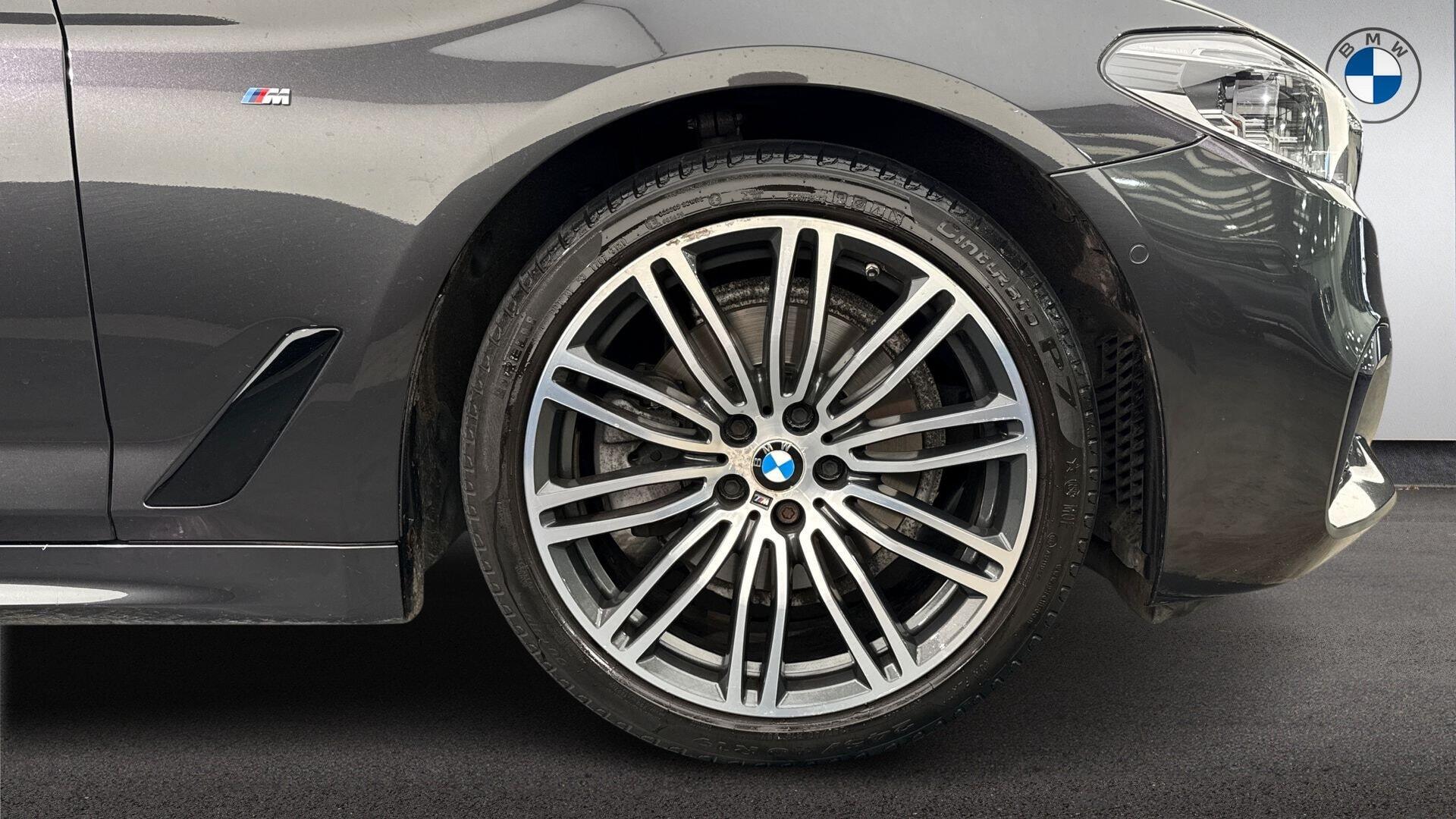 BMW 5 Series view 14
