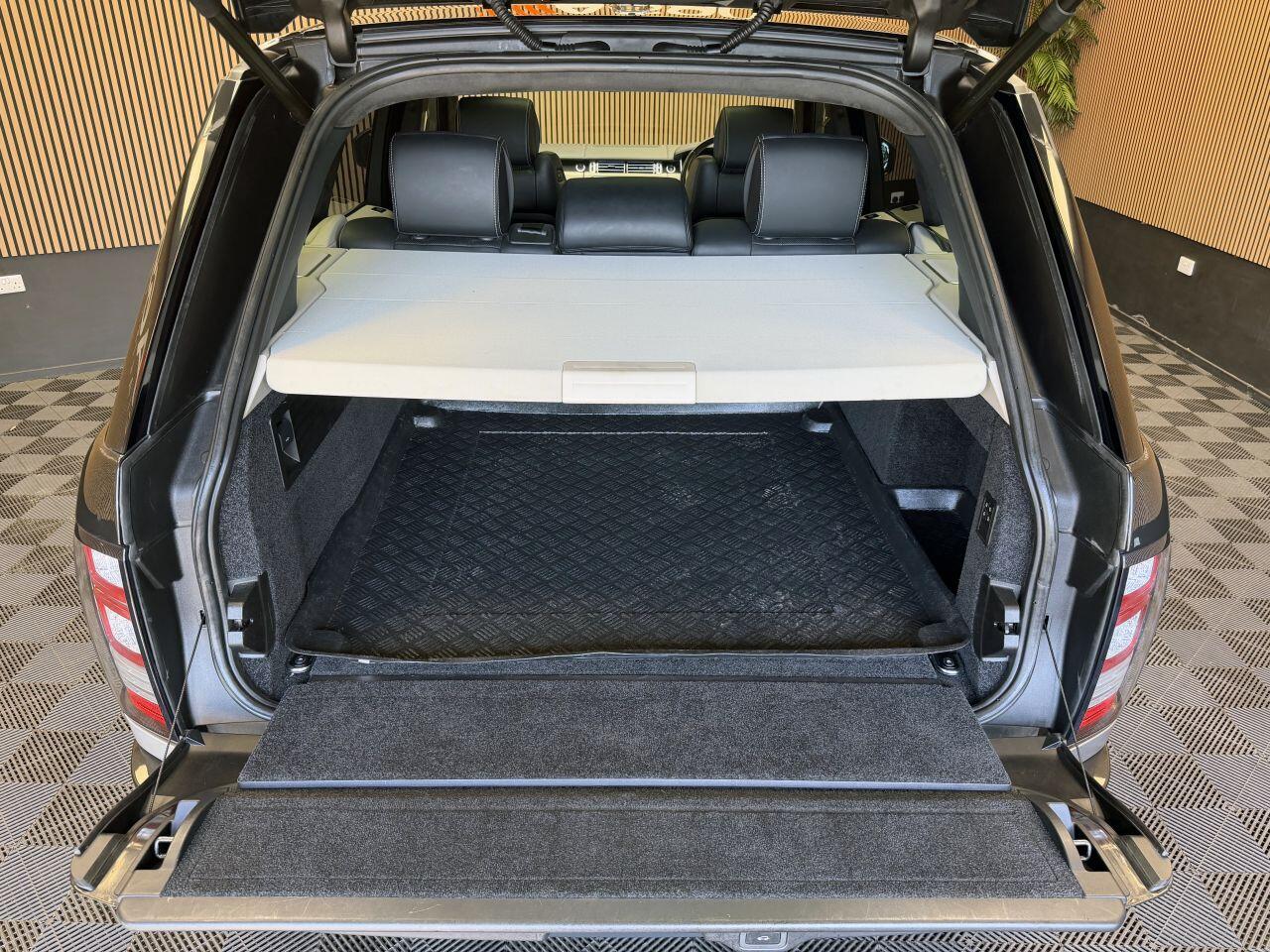 Land Rover Range Rover view 19