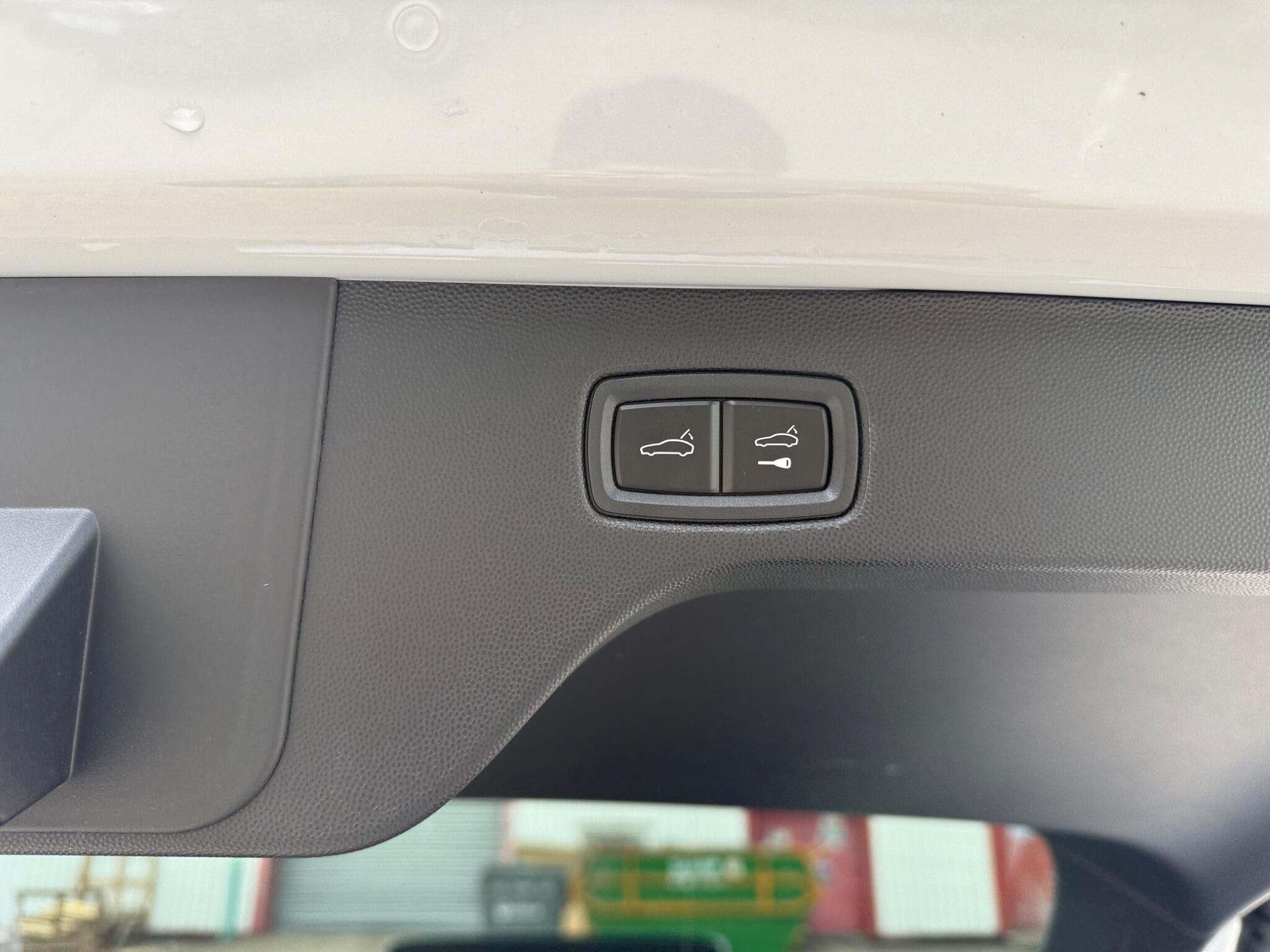 Porsche Macan view 19