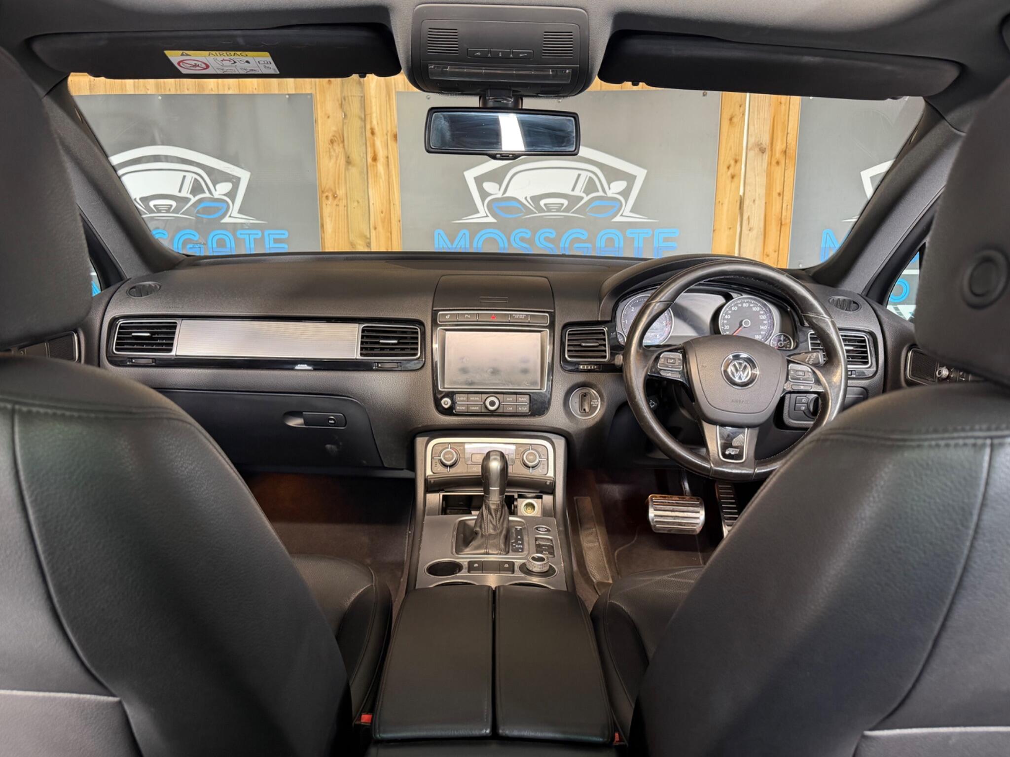 Volkswagen Touareg view 17