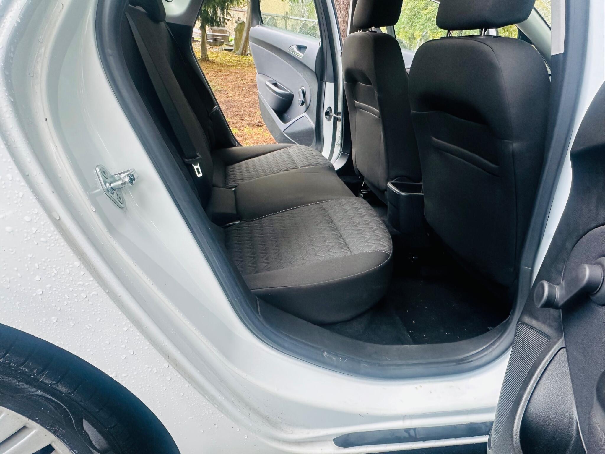 Vauxhall Astra view 9
