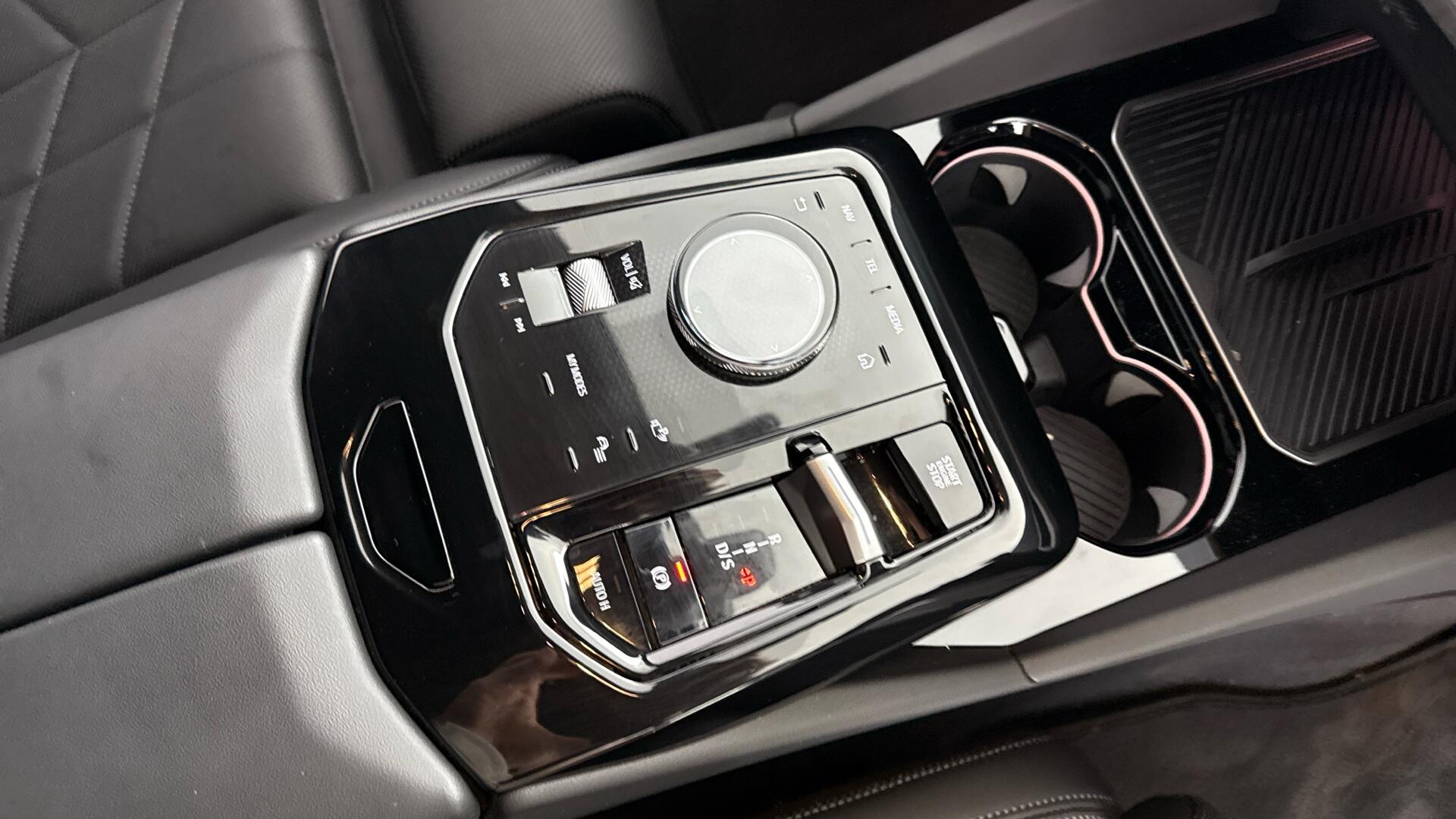 BMW 5 Series view 10