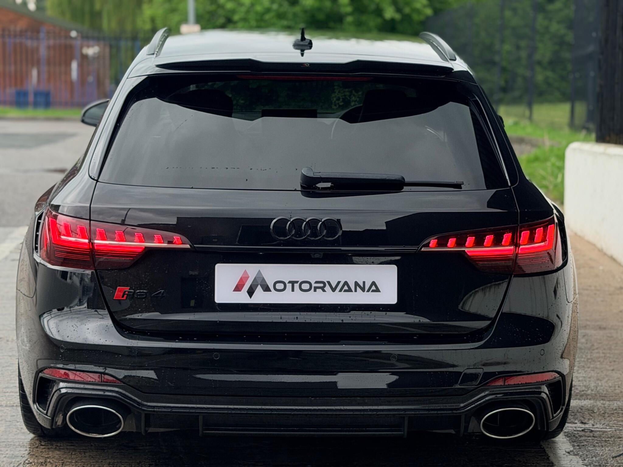 Audi RS4 view 13