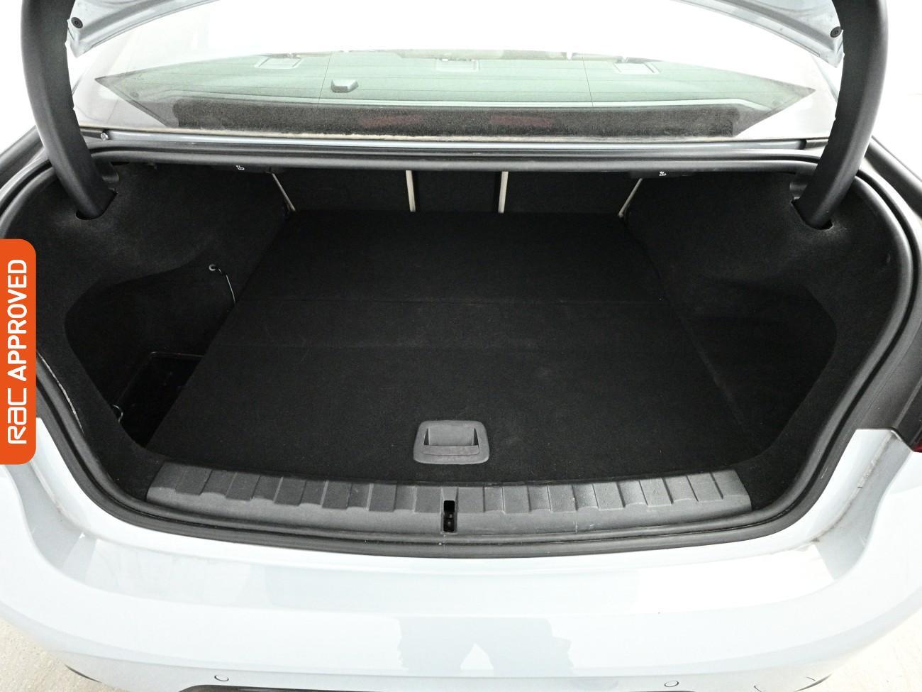 BMW 3 Series view 14