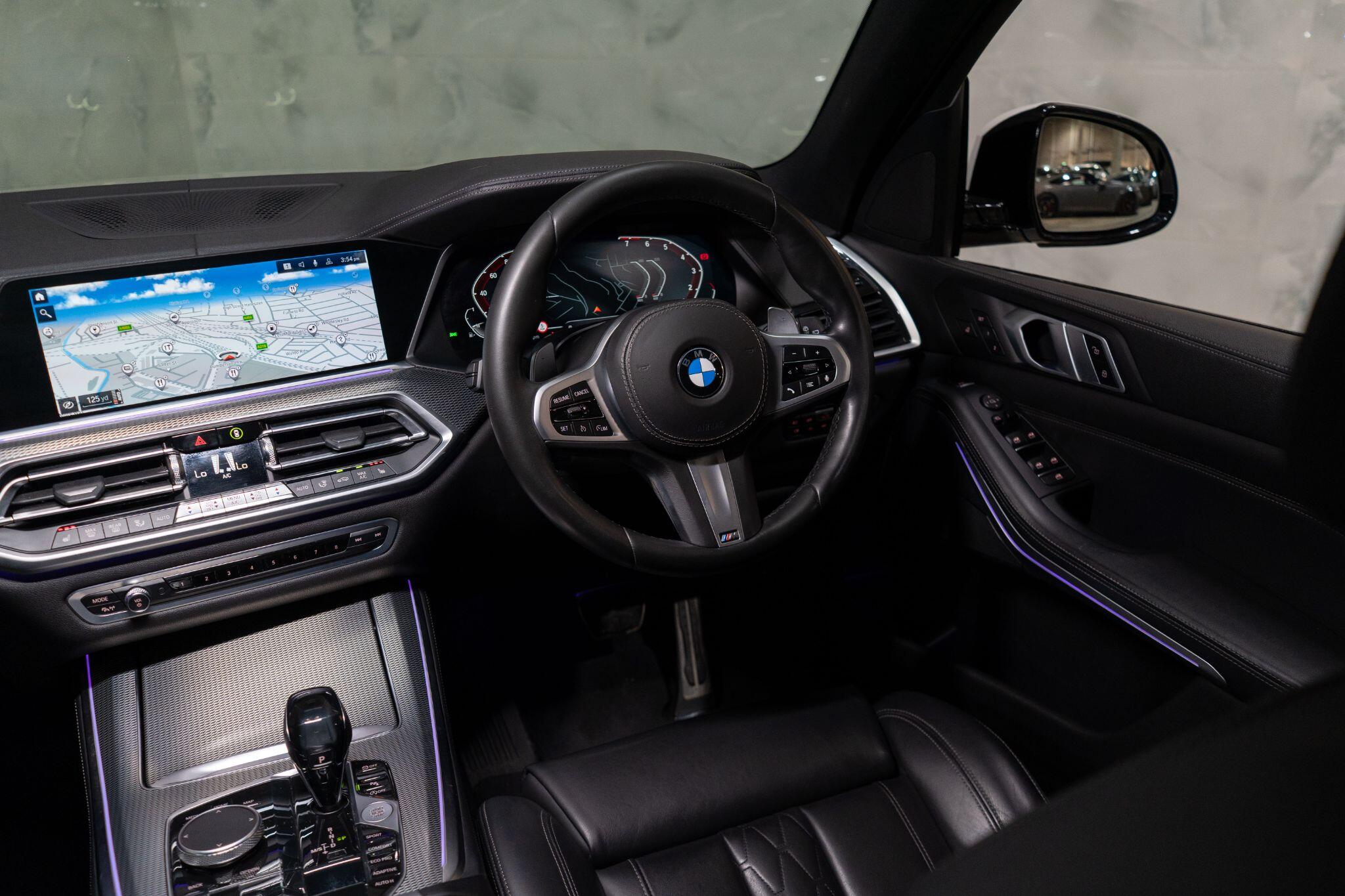 BMW X5 view 11
