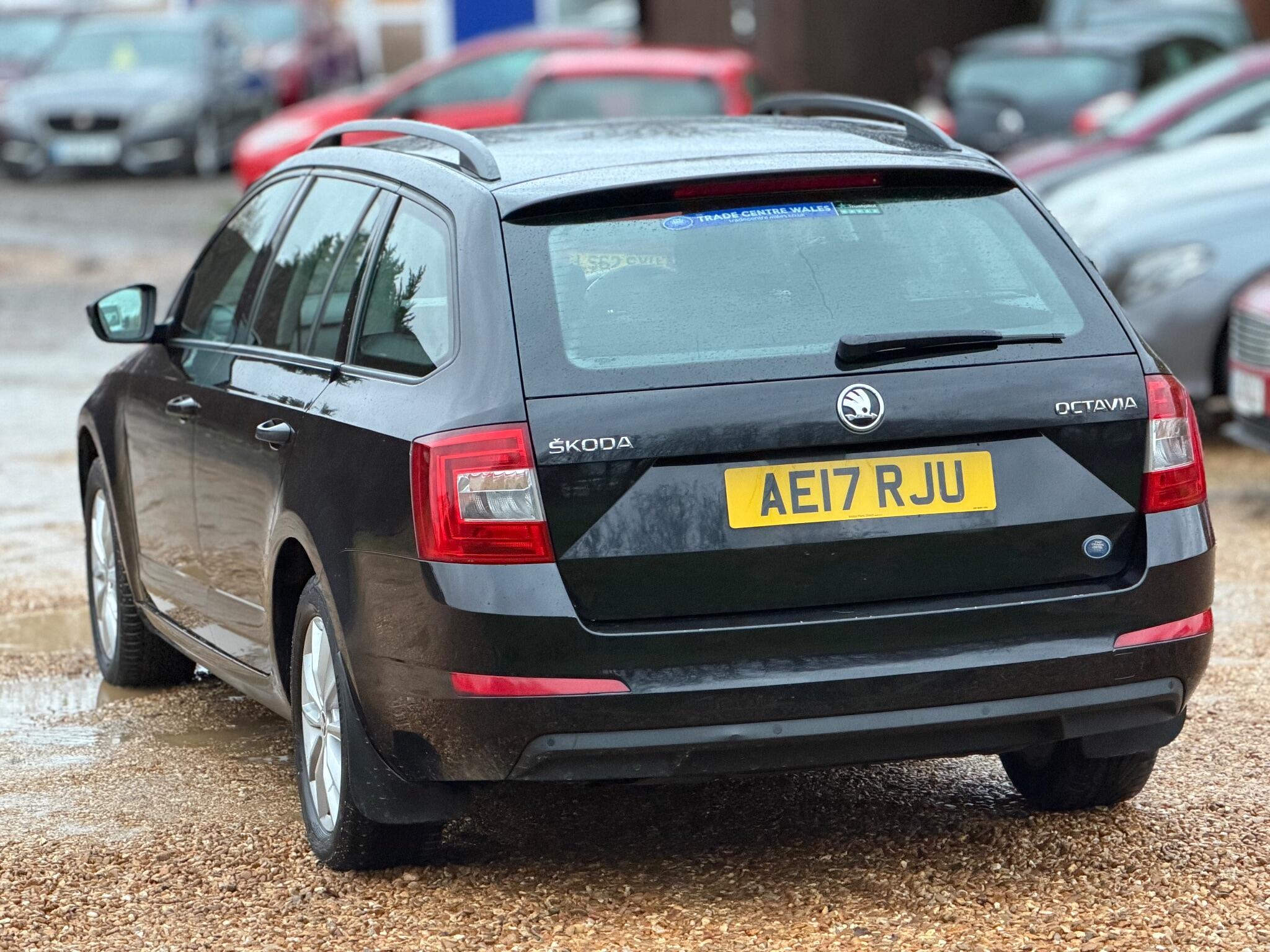 2017 Skoda Octavia 1.6 TDI S Euro 6 (s/s) 5dr image 9