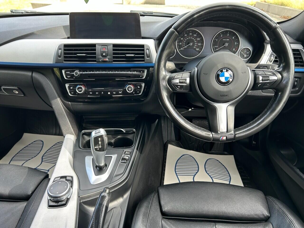 BMW 3 Series view 24