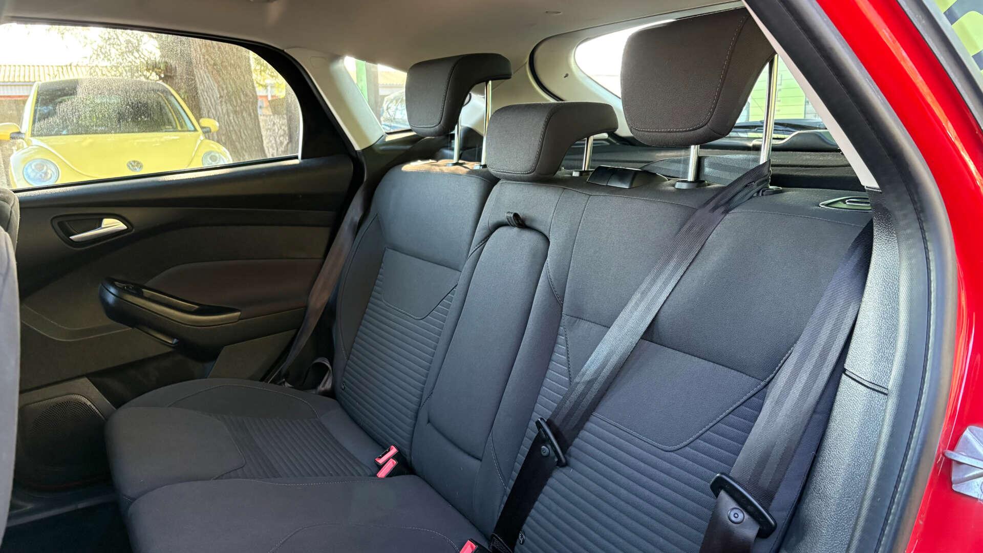 Ford Focus view 11