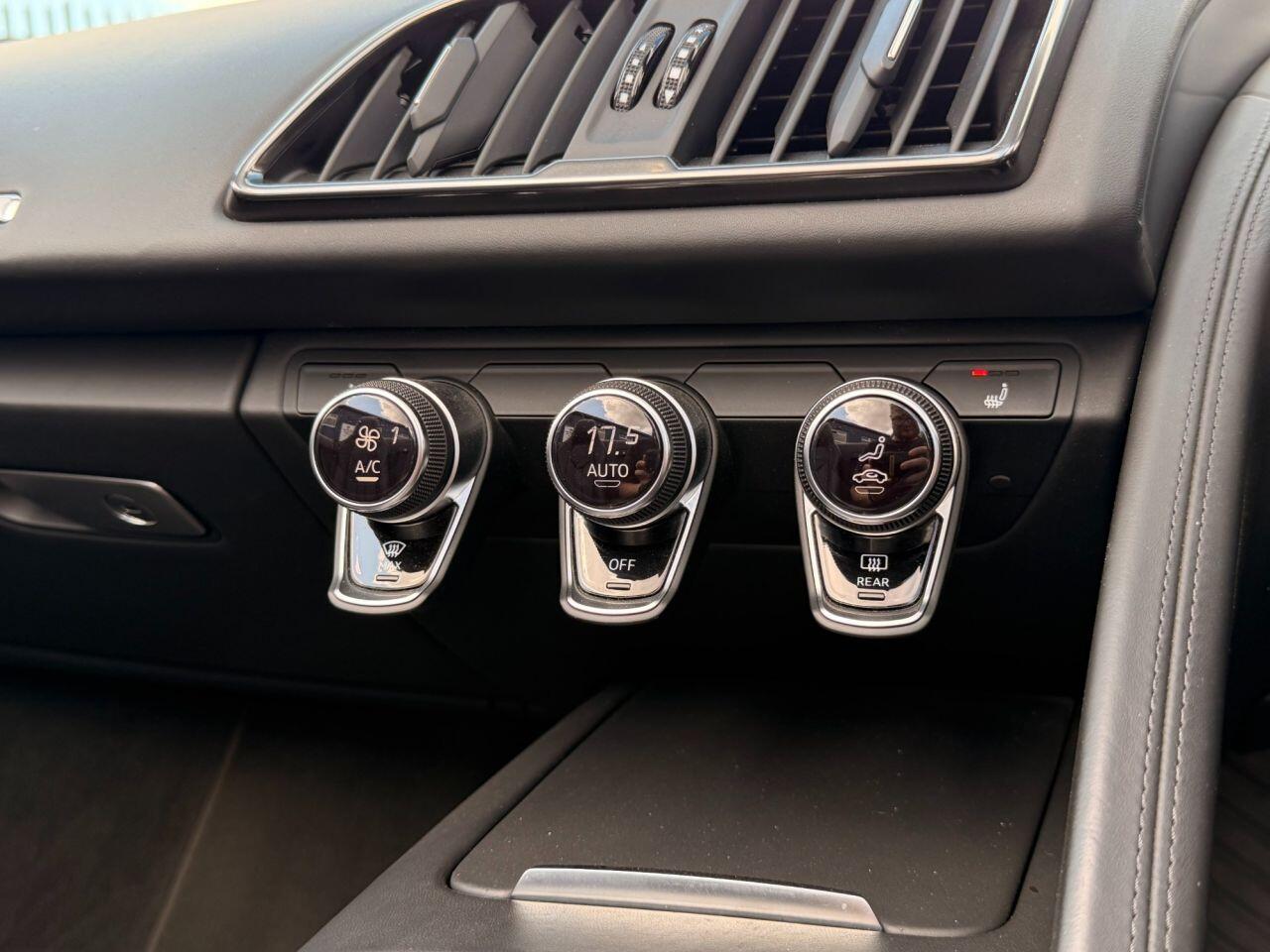 Audi R8 view 40