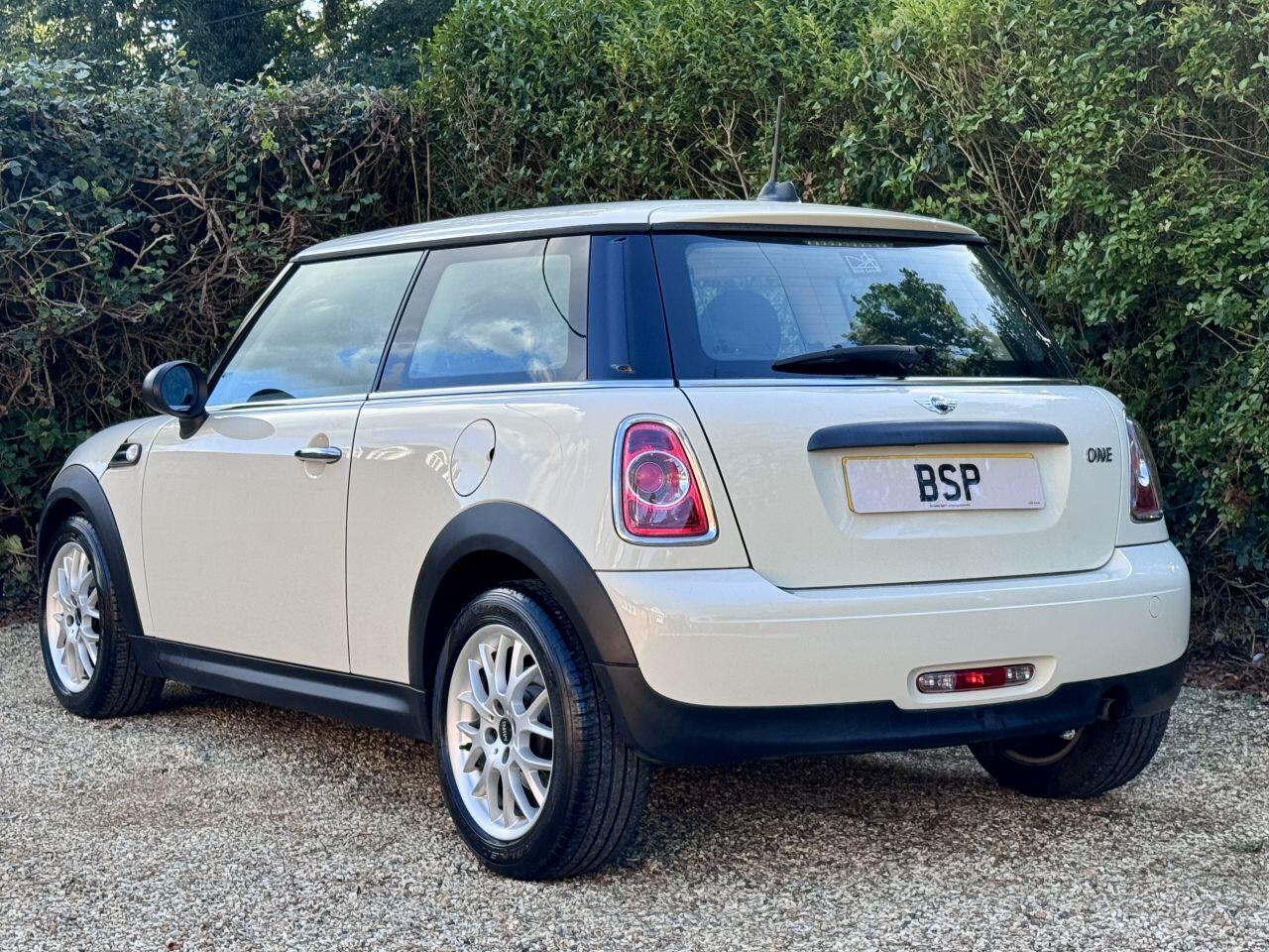 MINI Hatch view 23