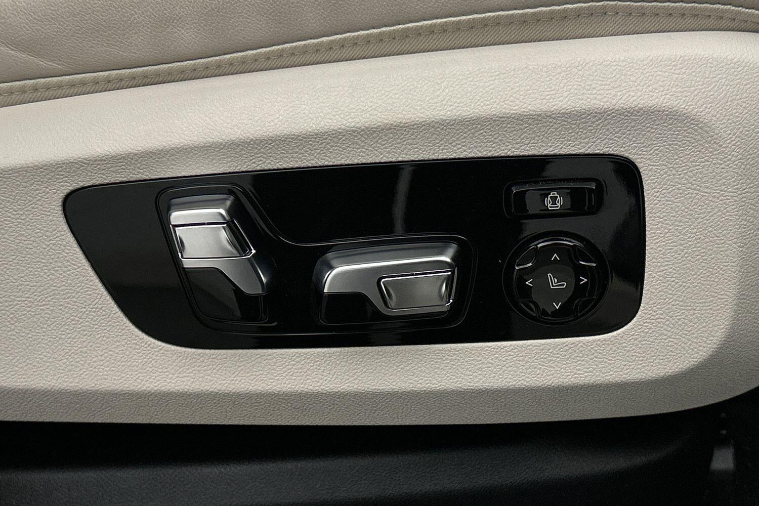 BMW X7 view 24