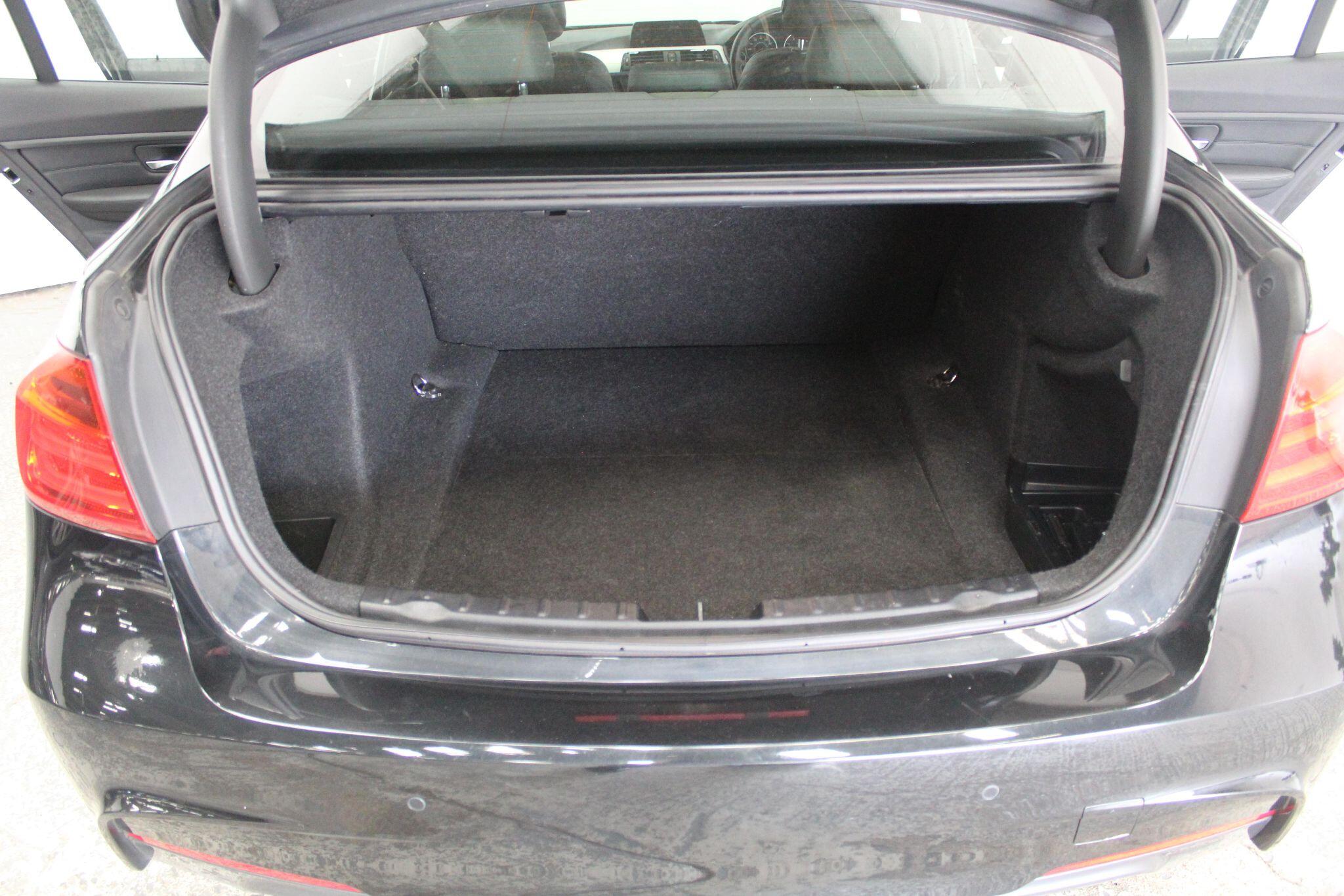 BMW 3 Series view 23