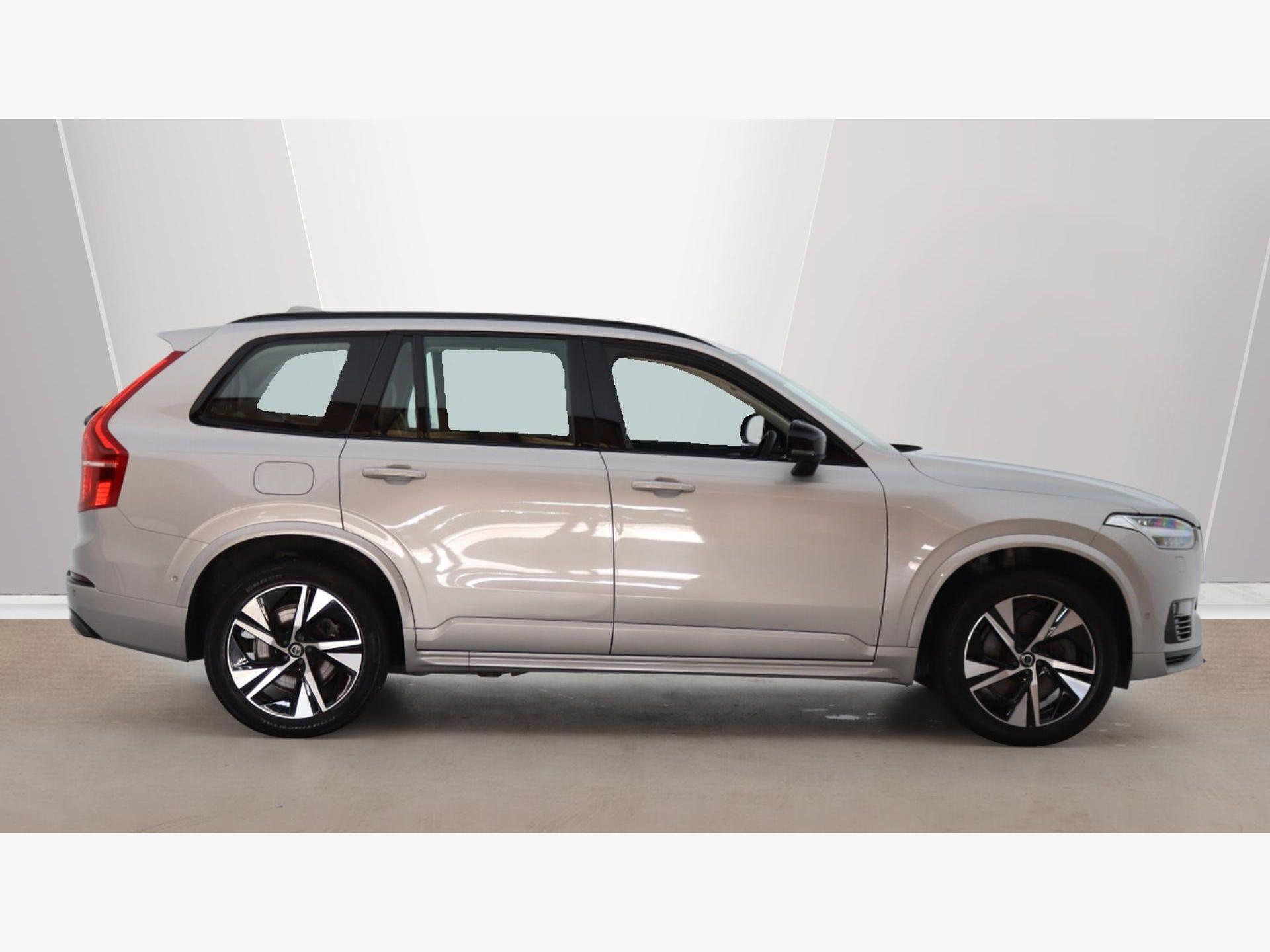 Volvo XC90 view 3