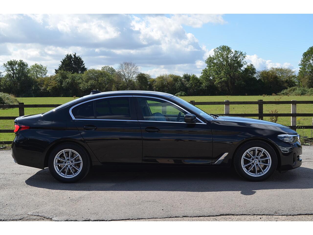 BMW 5 Series view 10