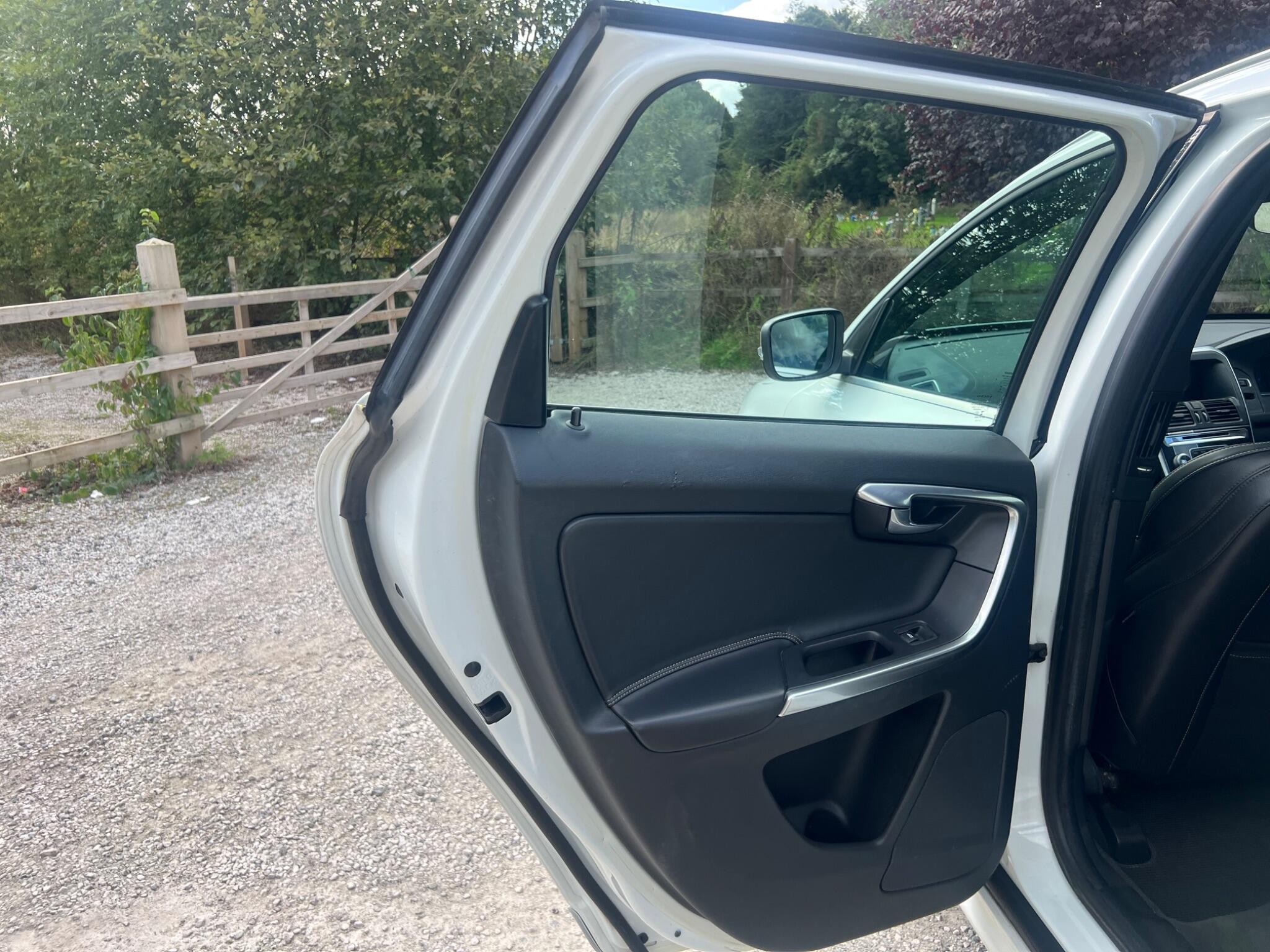 Volvo XC60 view 22