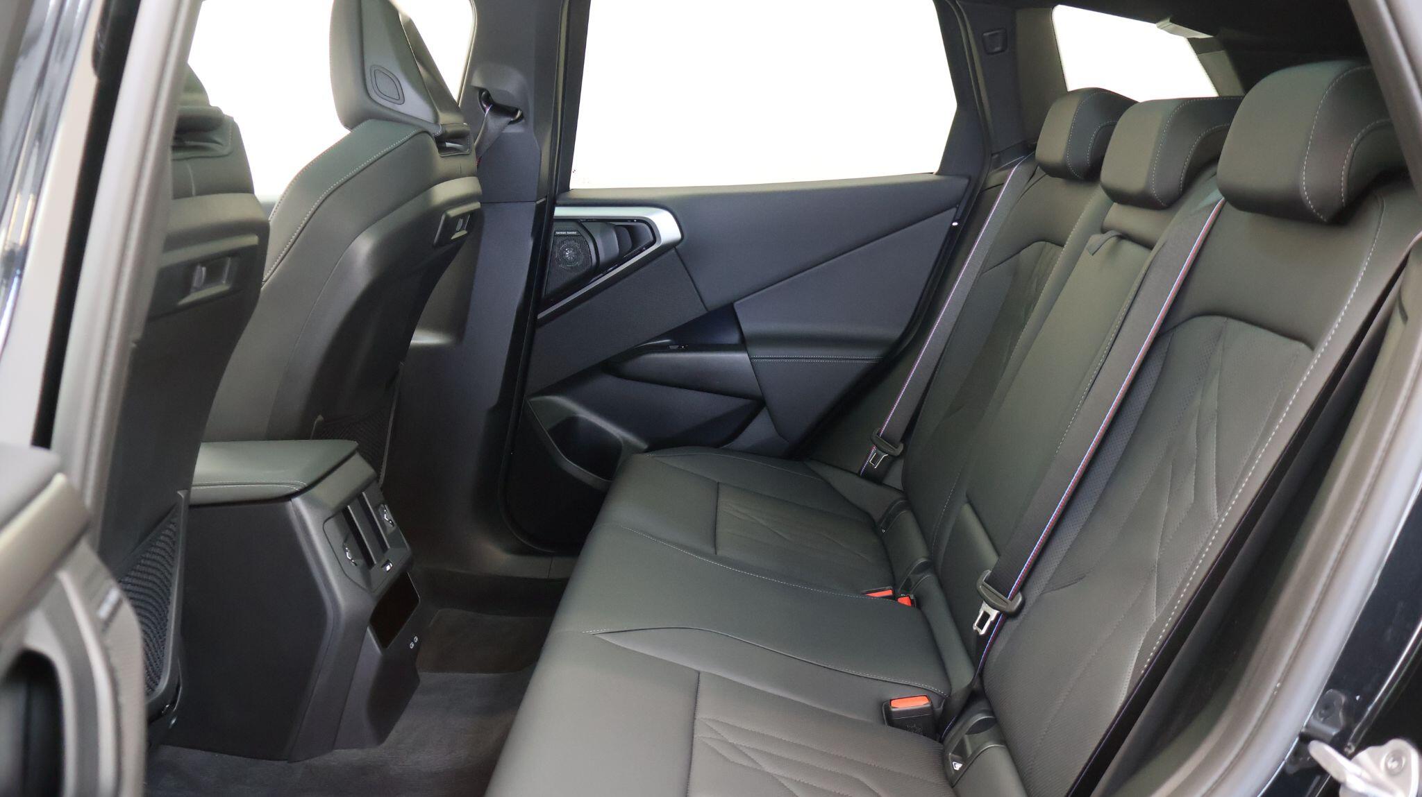 BMW X3 view 12