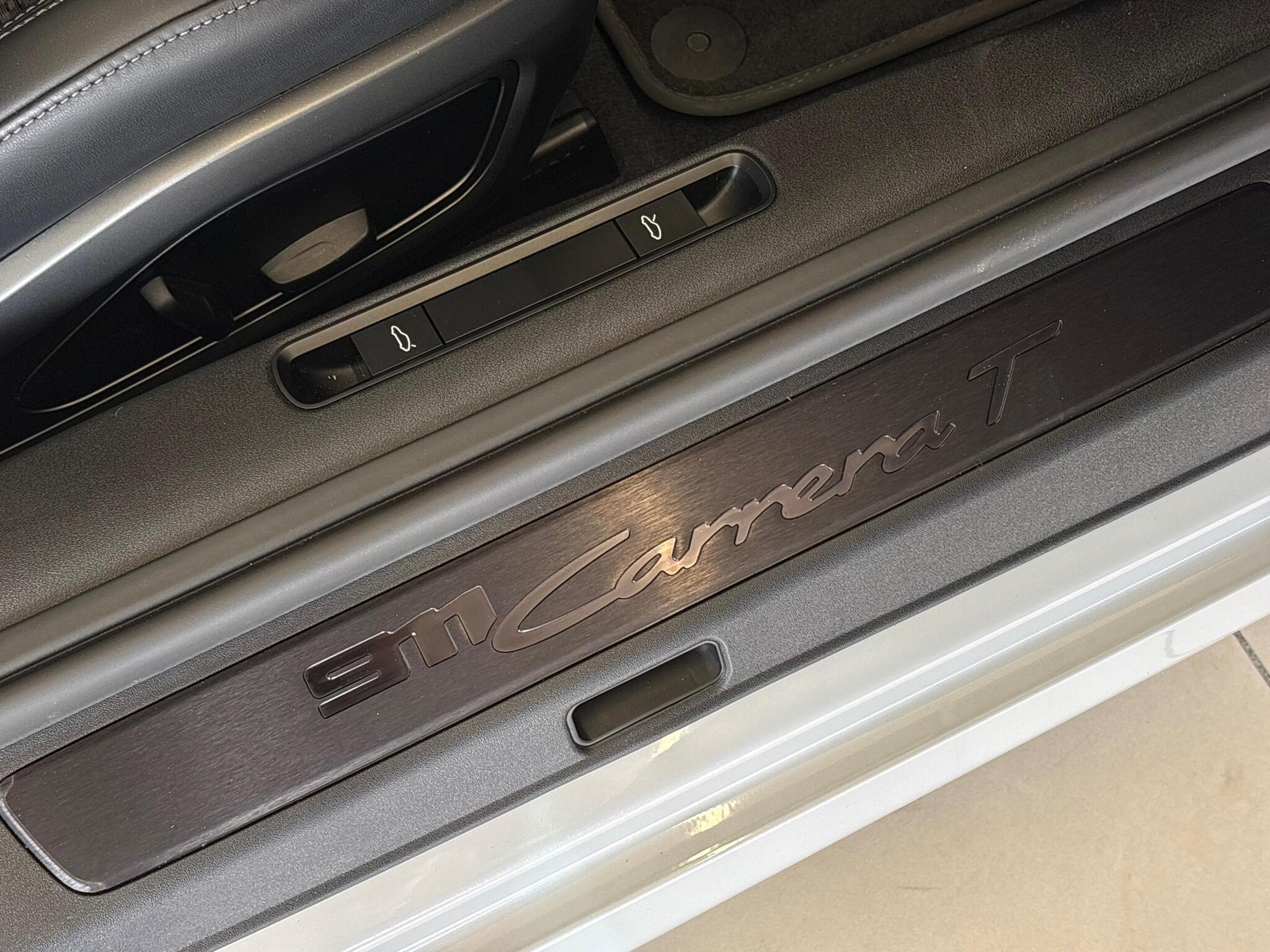 Porsche 911 view 30