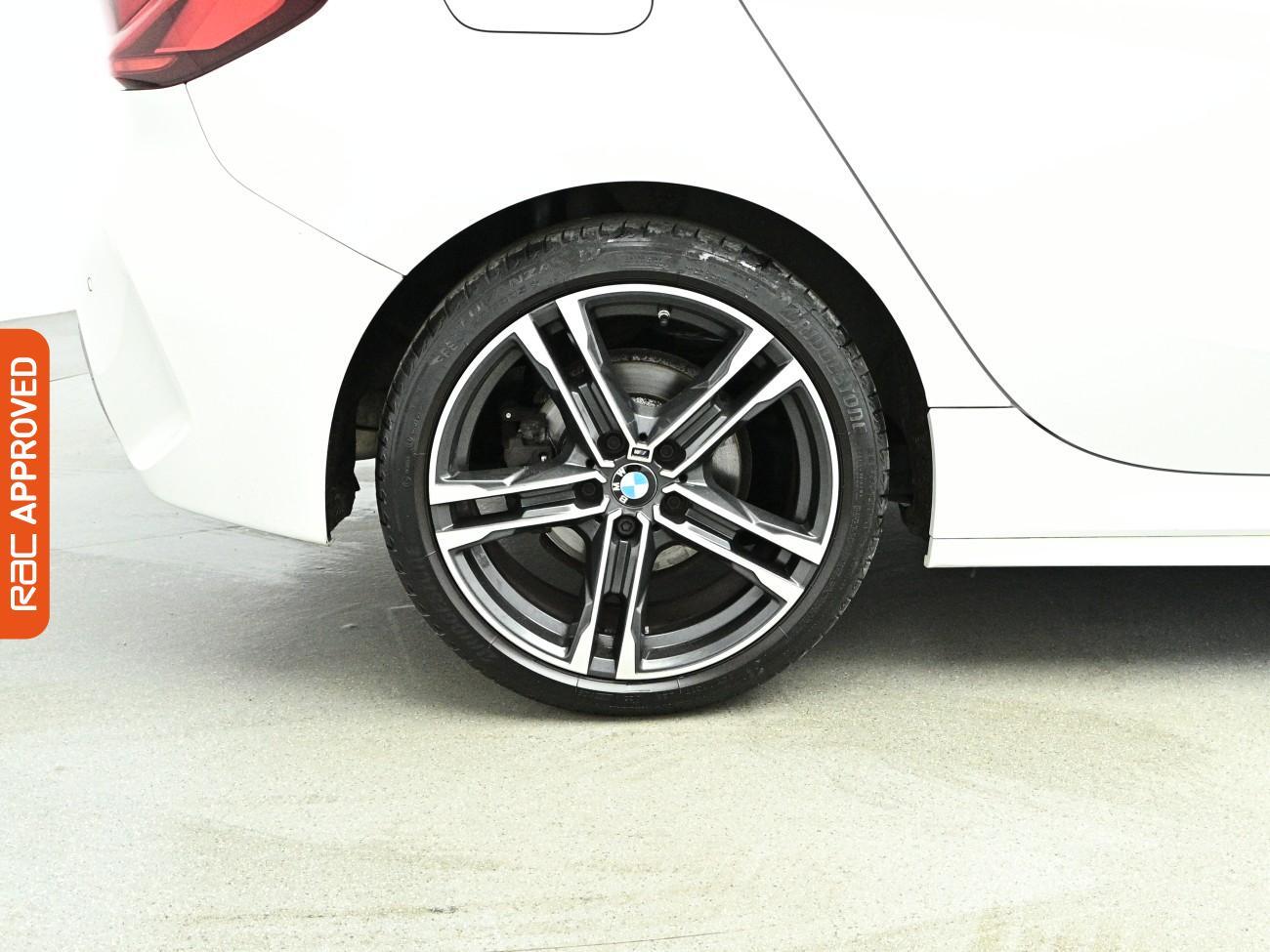 BMW 1 Series view 26