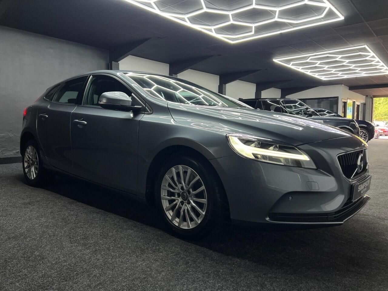 Volvo V40 view 16