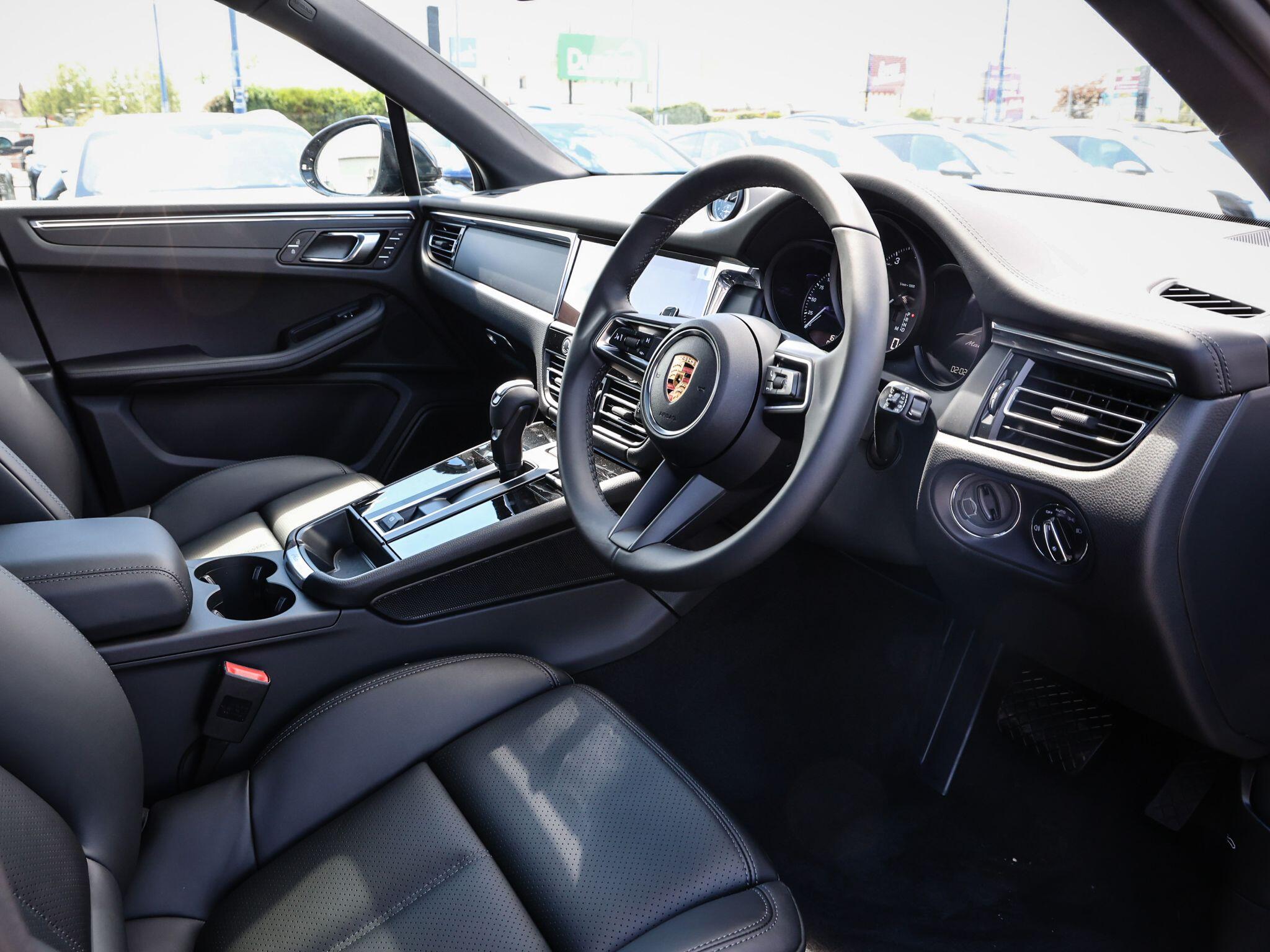 Porsche Macan view 9