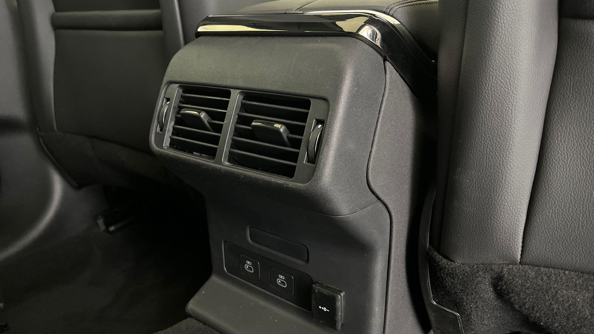 Land Rover Range Rover Velar view 18