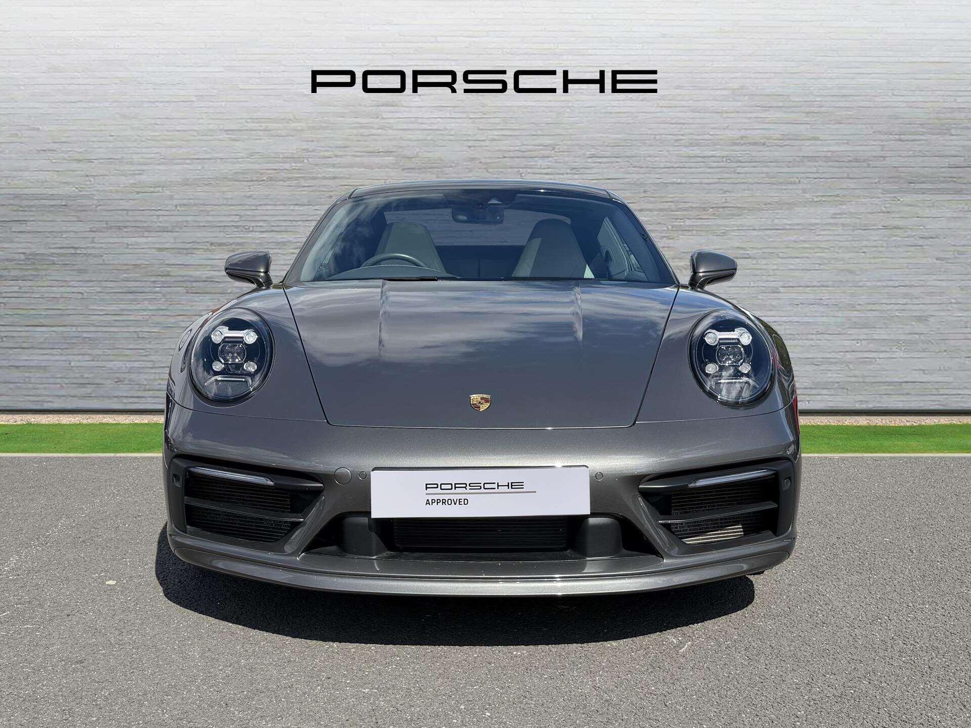 Porsche 911 view 9