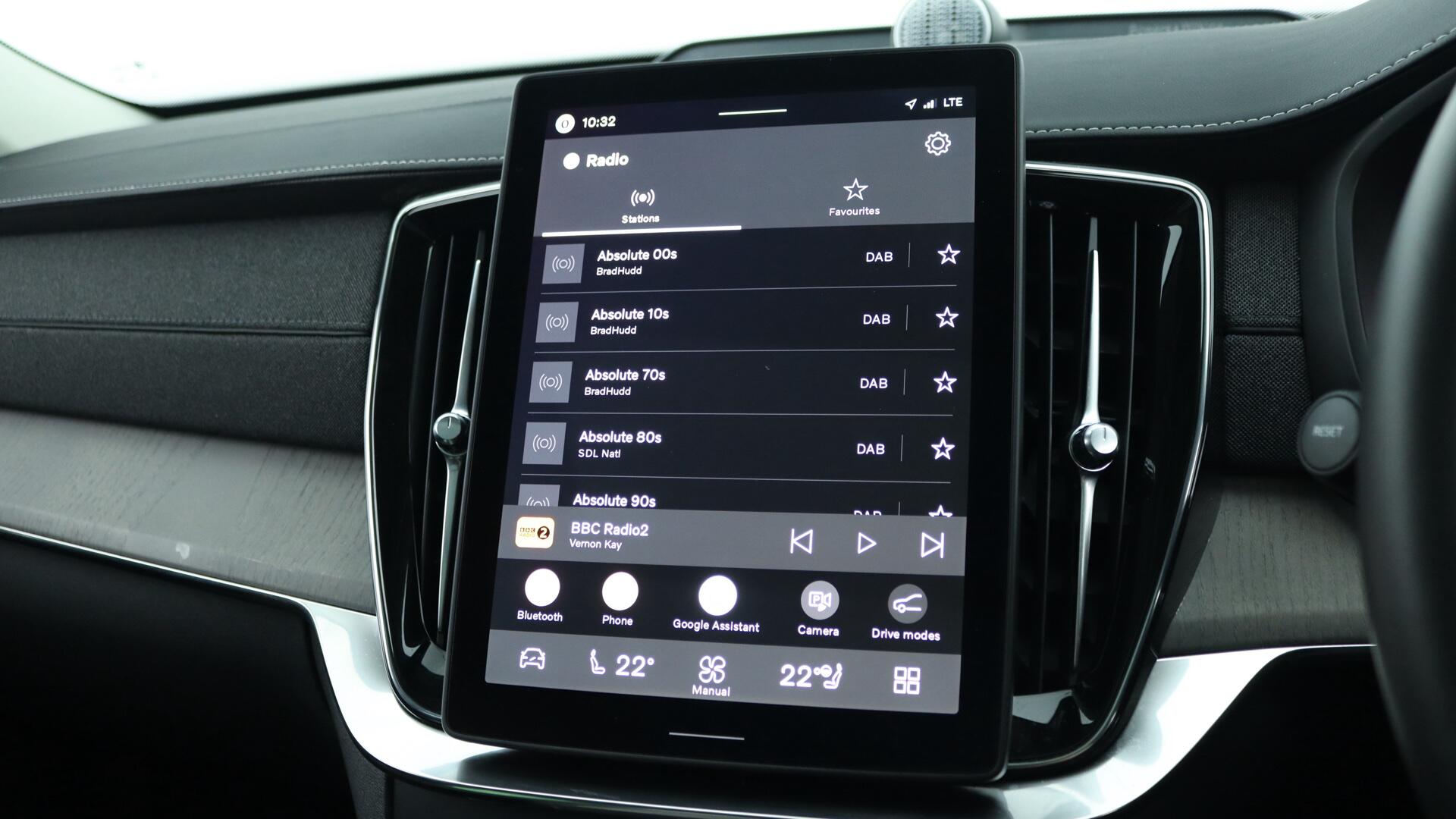 Volvo XC90 view 40