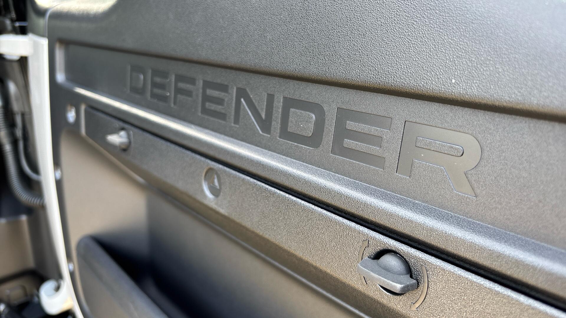 Land Rover Defender view 30