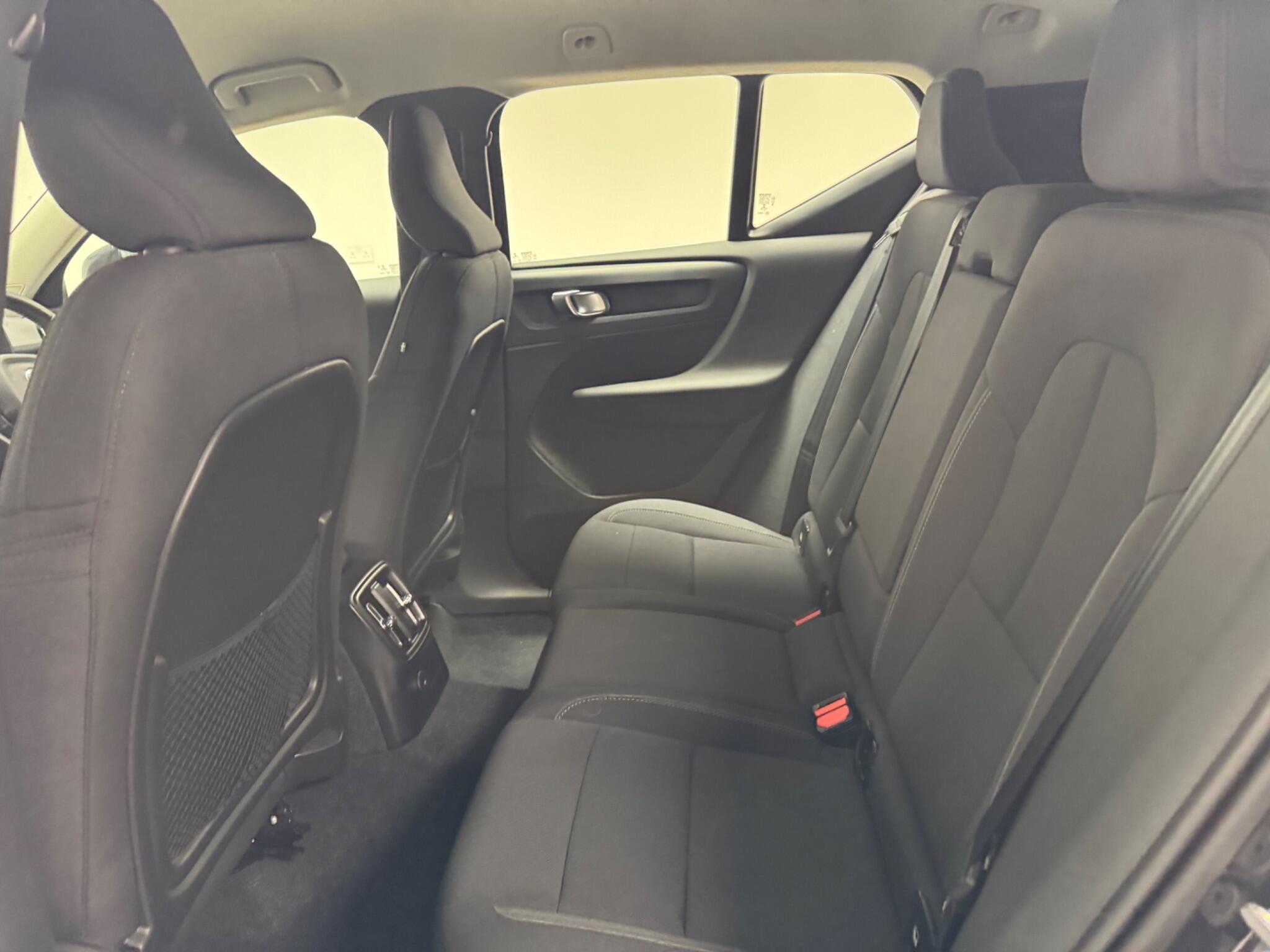 Volvo XC40 view 16