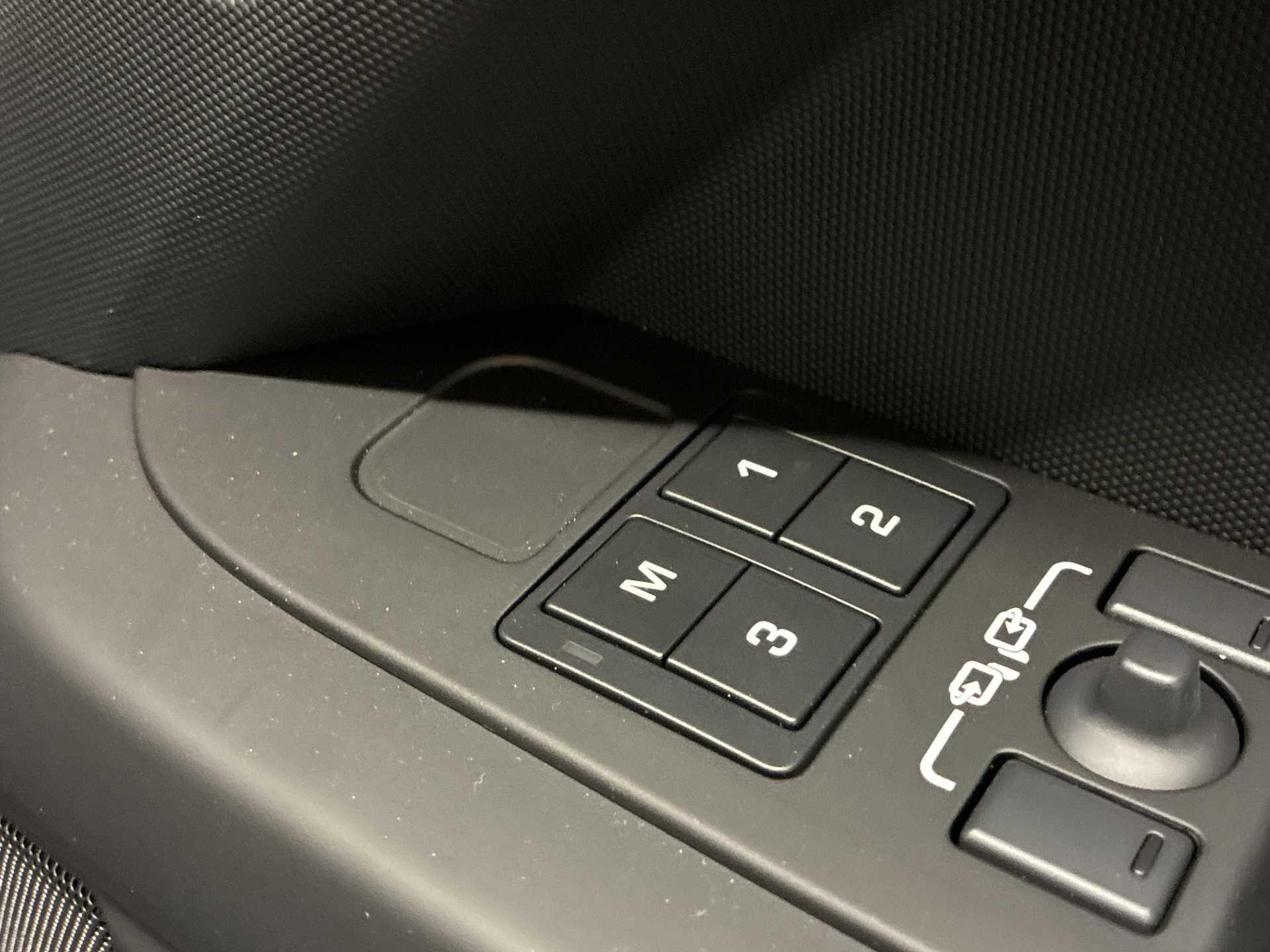 Land Rover Defender view 35