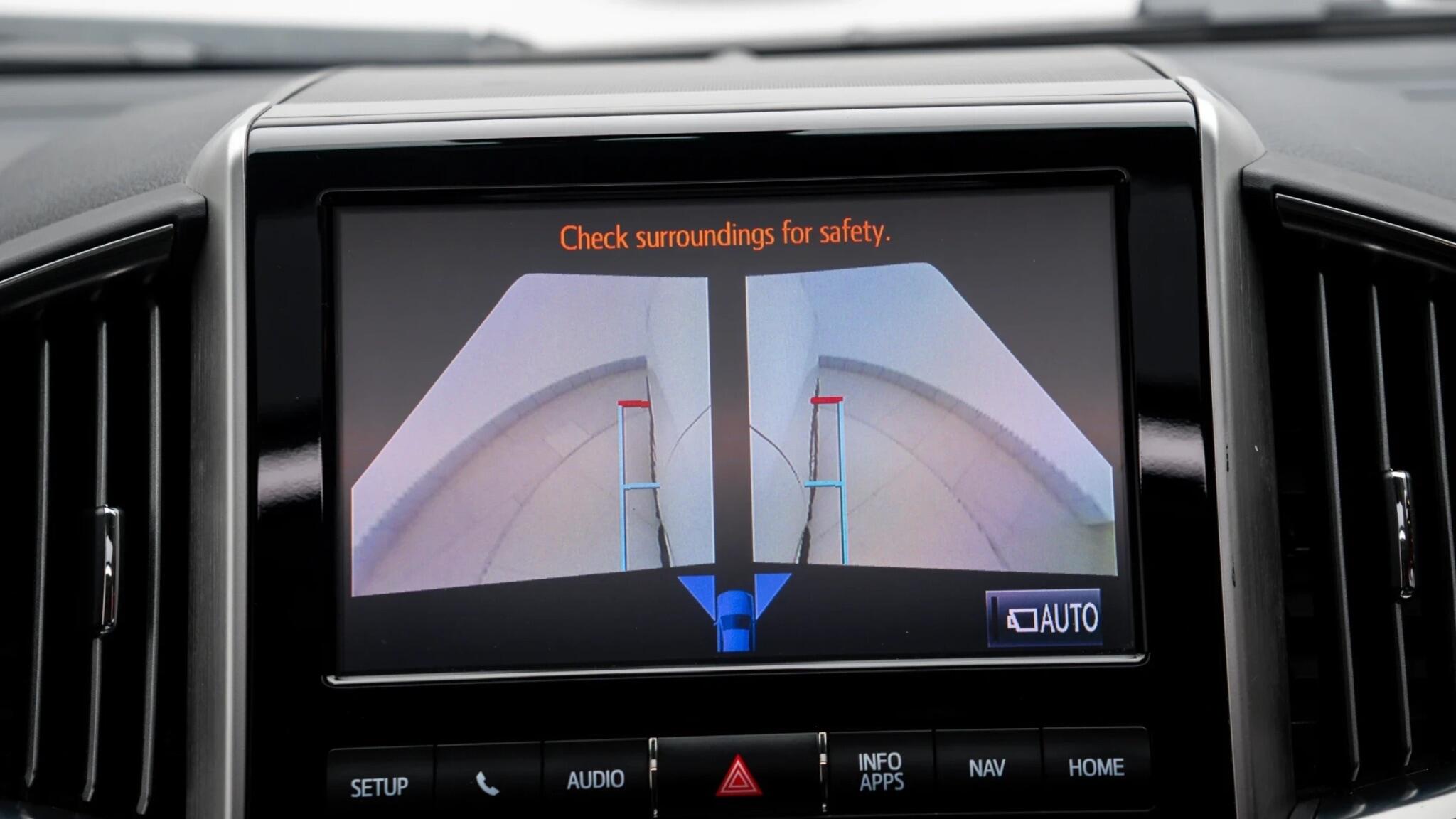 Toyota Land Cruiser view 34