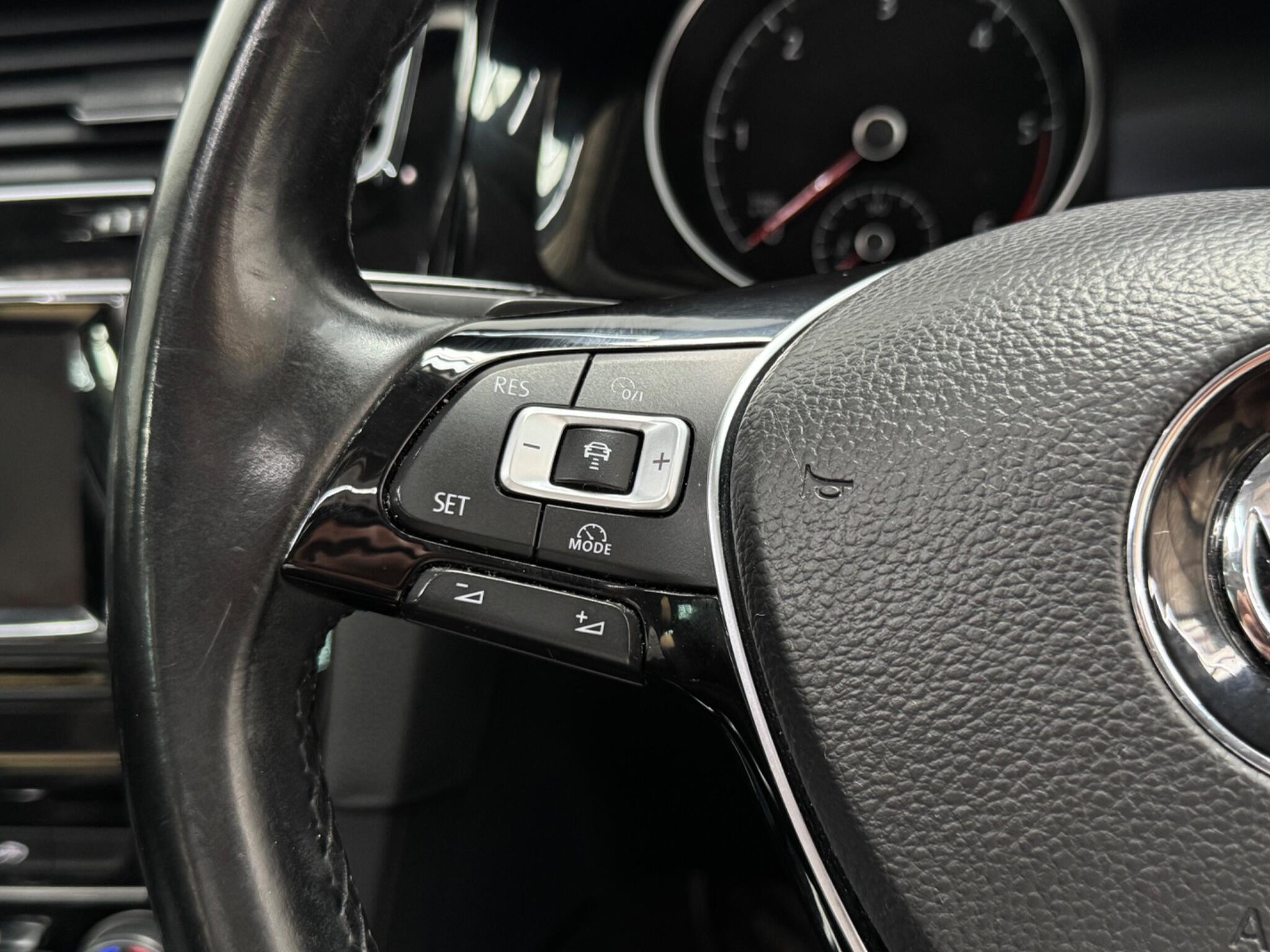 Volkswagen Golf view 34