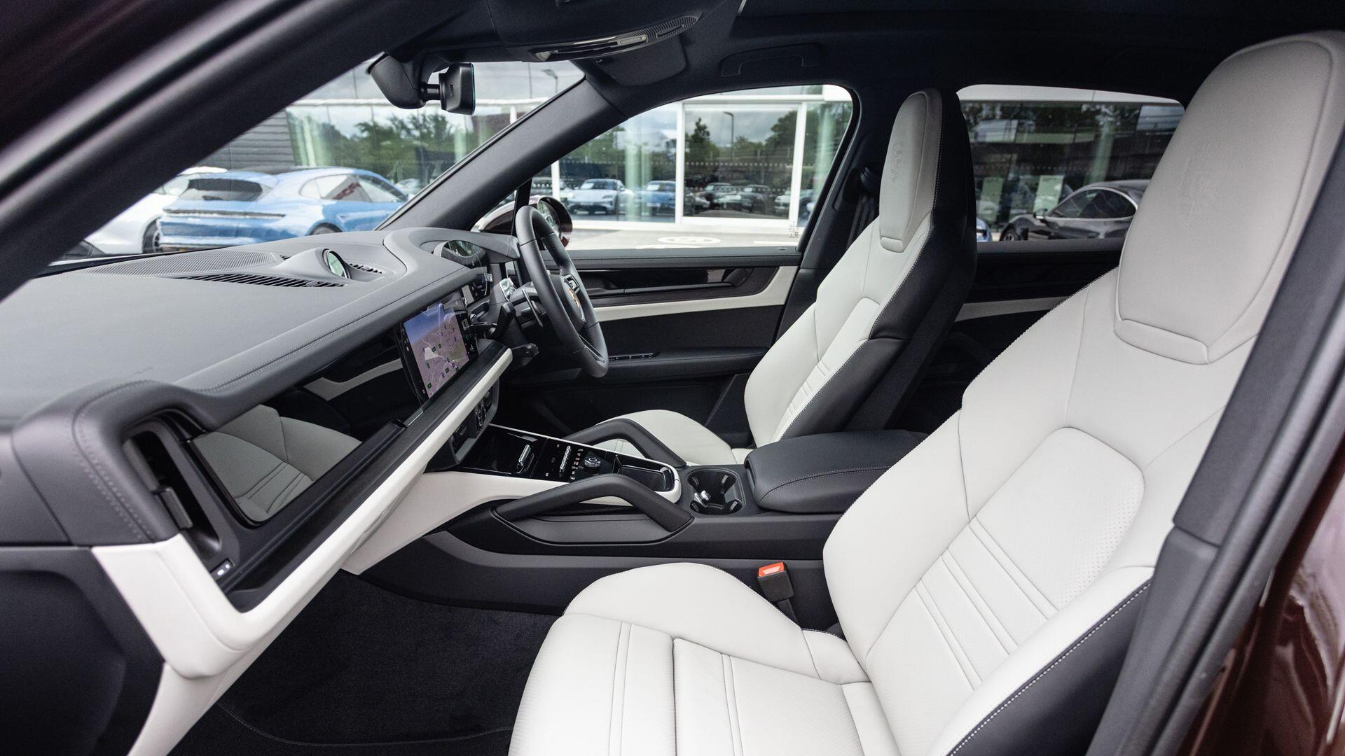 Porsche Cayenne view 29