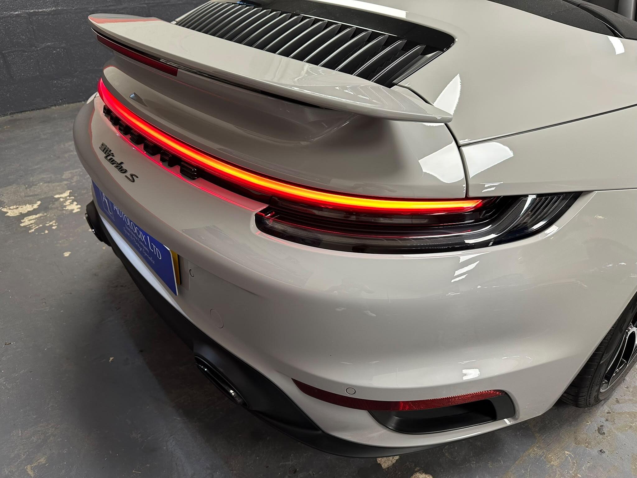 Porsche 911 view 17