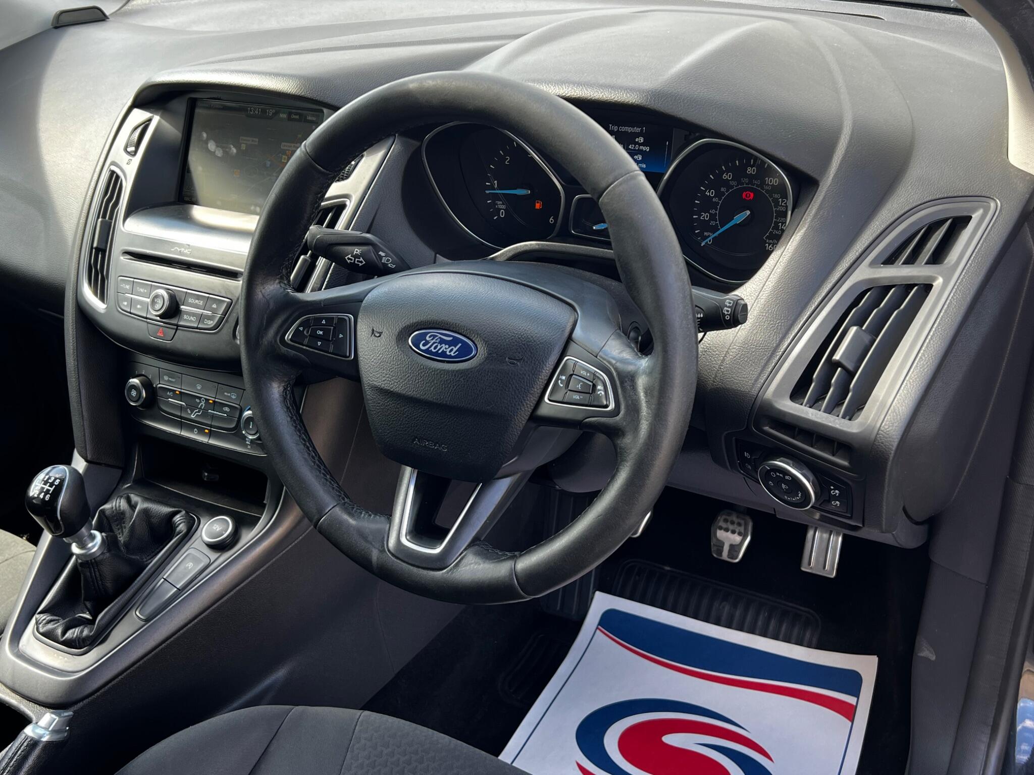 Ford Focus view 3