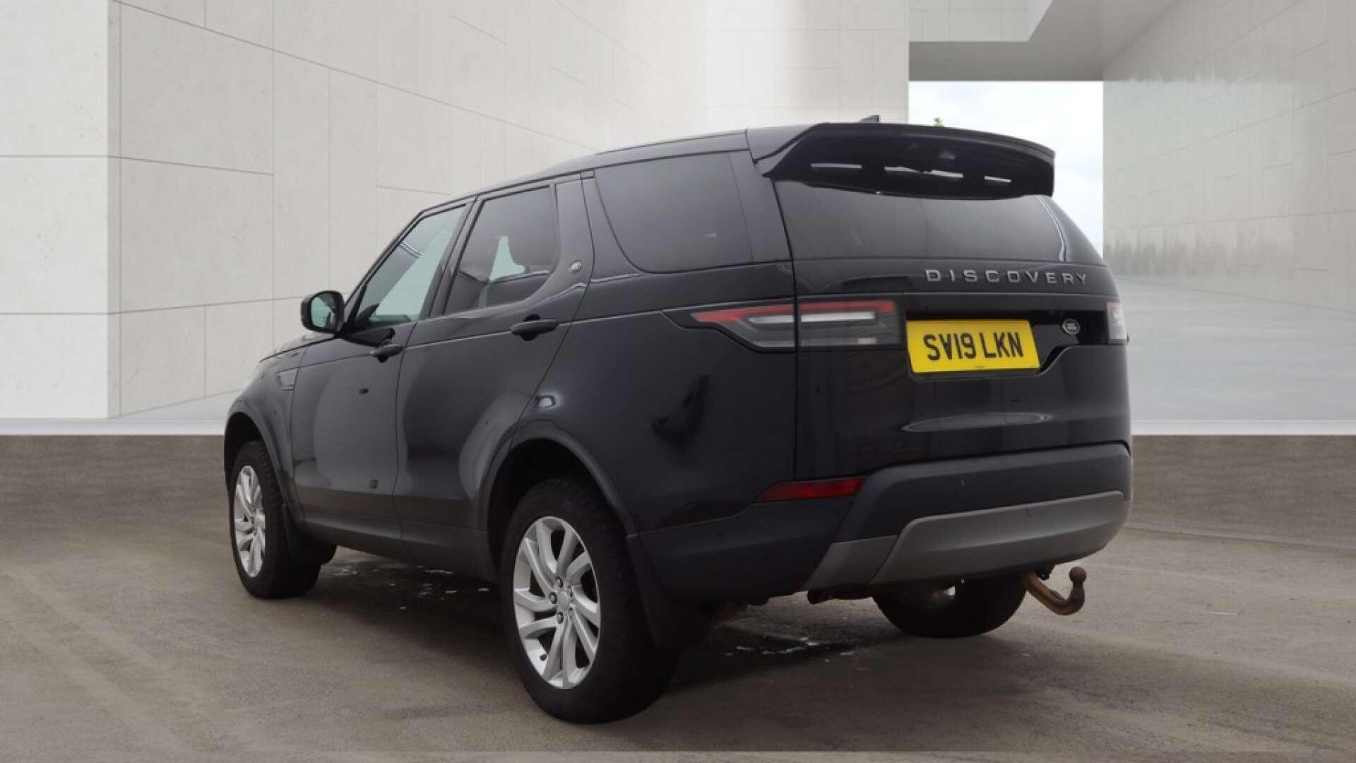 Land Rover Discovery view 4