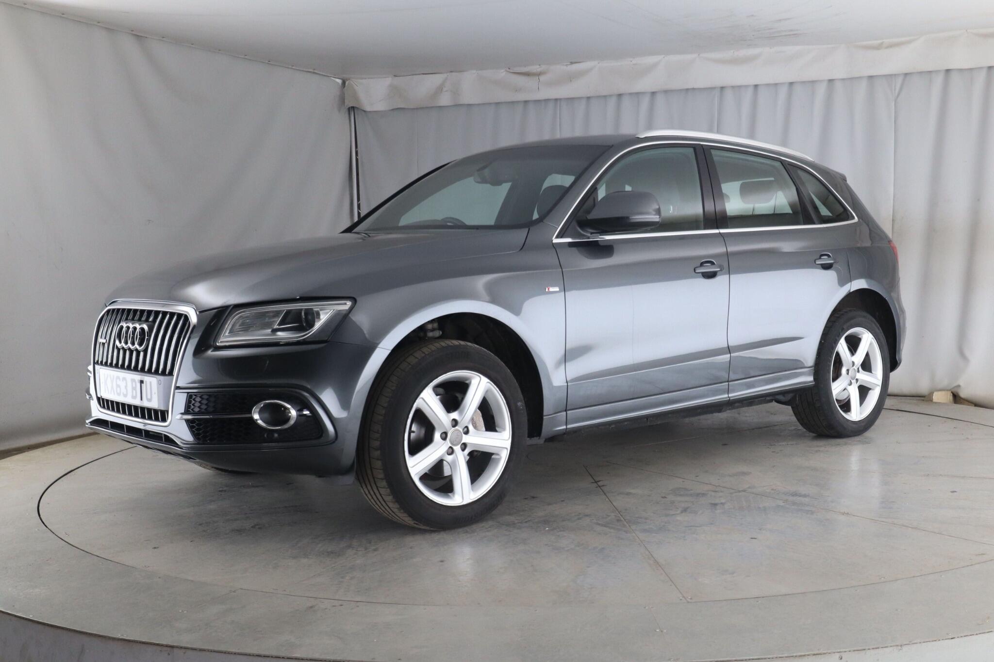 Audi Q5 view 2