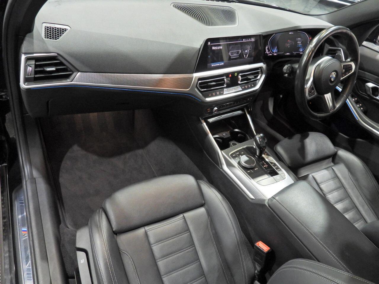 BMW 3 Series view 16