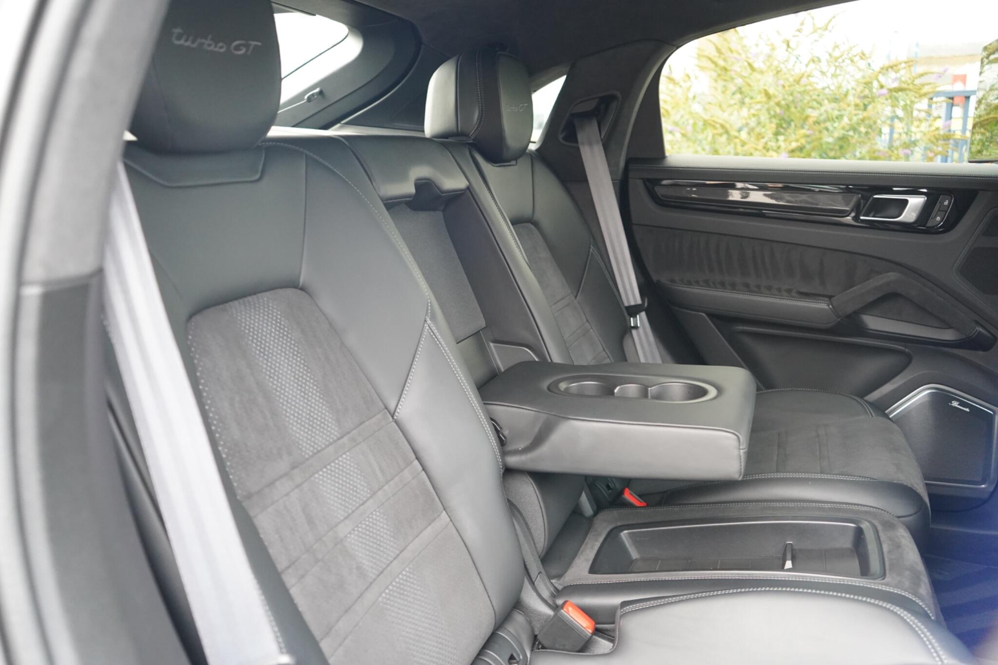 Porsche Cayenne view 31