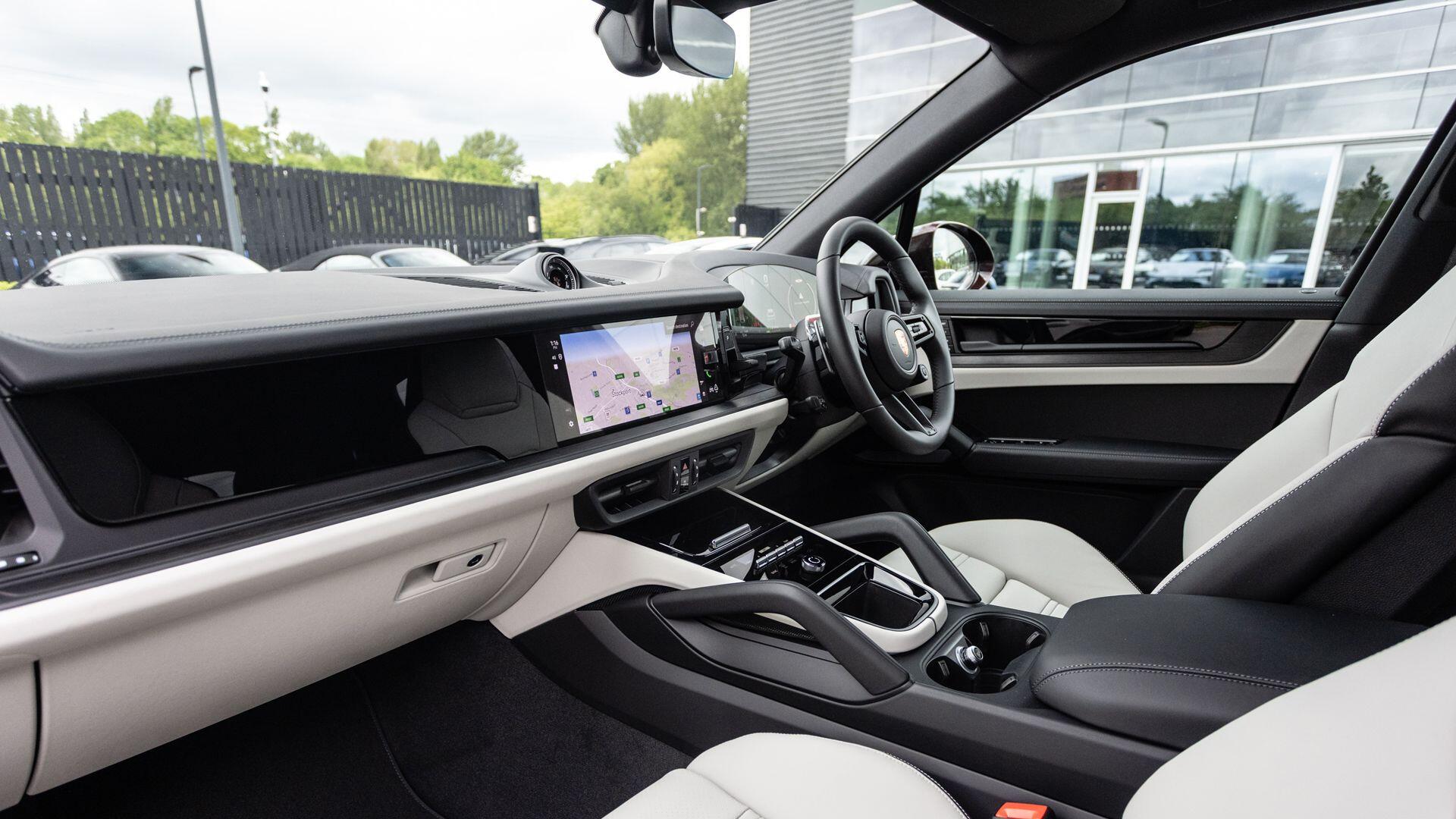 Porsche Cayenne view 9
