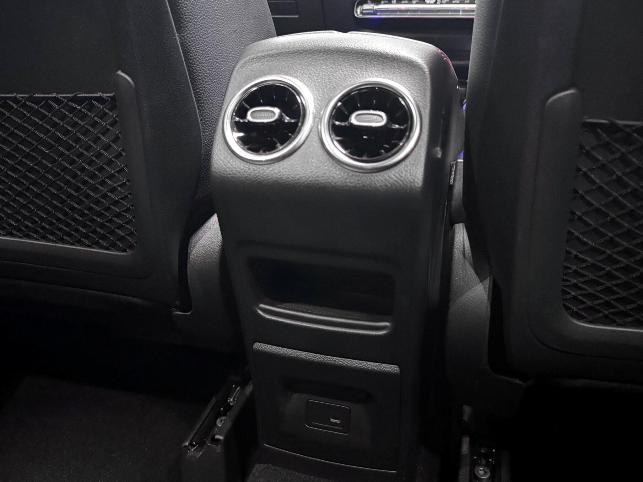 Mercedes-Benz Gla view 13